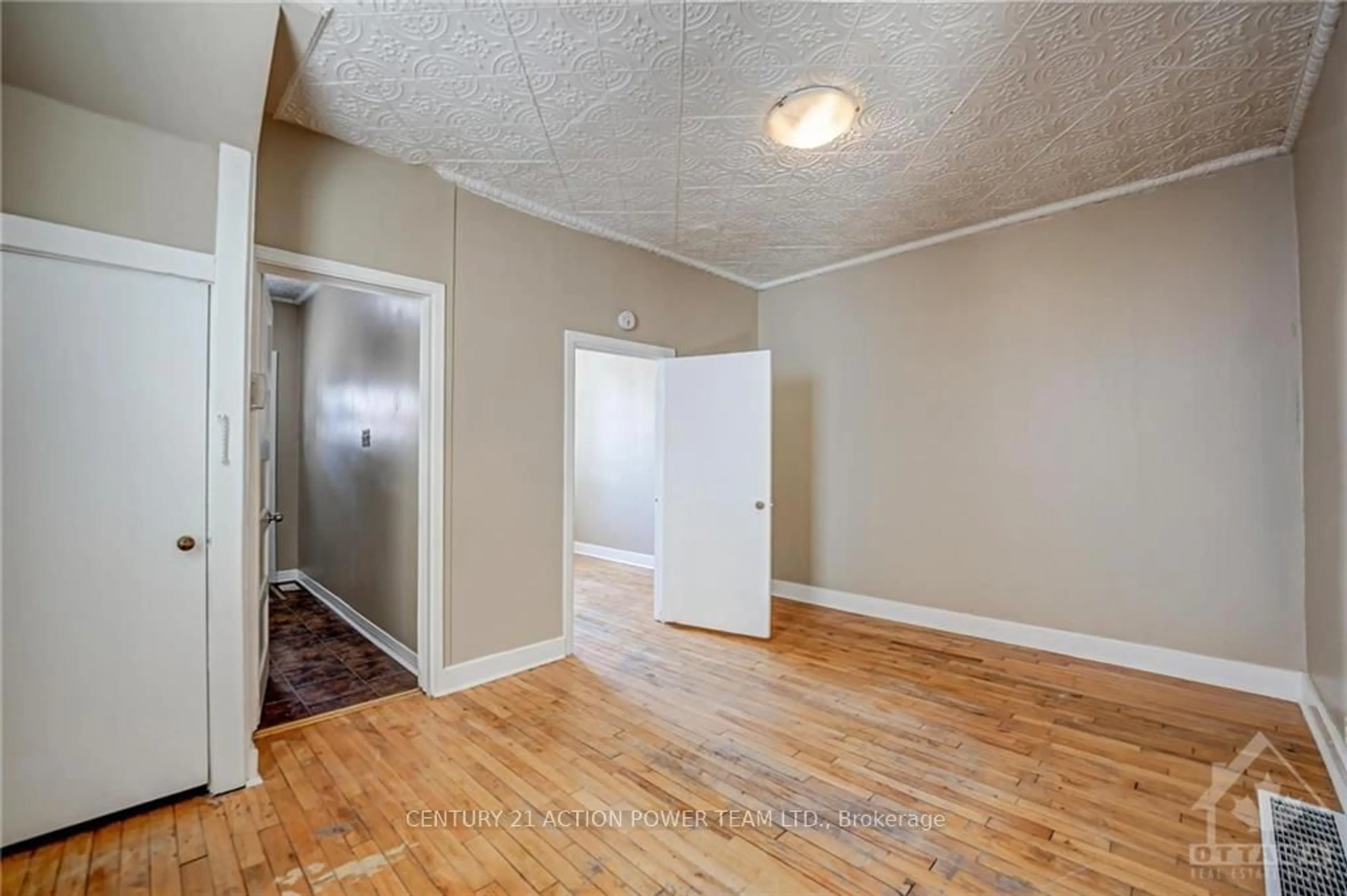 A pic of a room, wood floors for 302 JOFFRE BELANGER Way, Vanier and Kingsview Park Ontario K1L 5K6