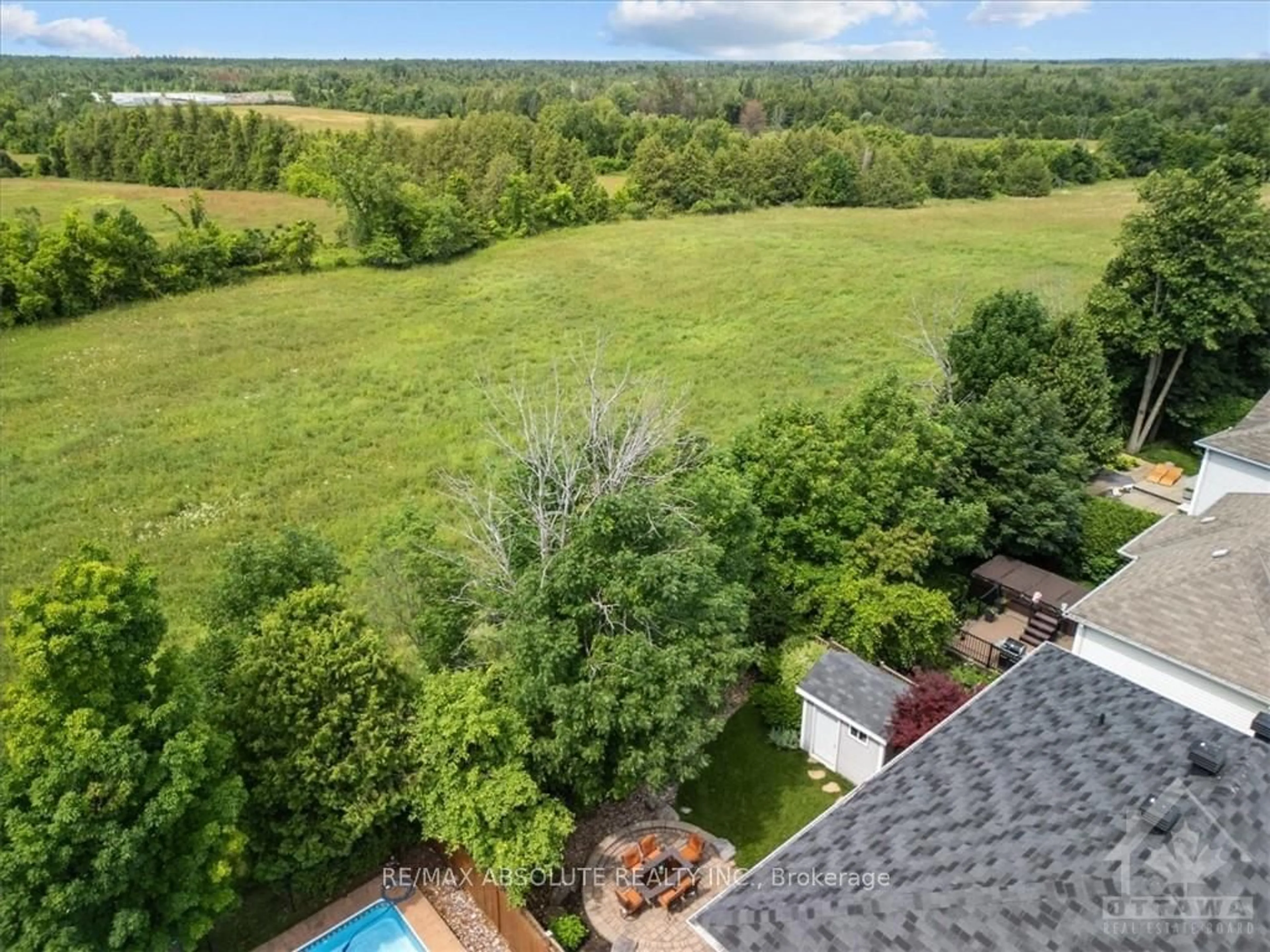 A pic from outside/outdoor area/front of a property/back of a property/a pic from drone, water/lake/river/ocean view for 442 LANDSWOOD Way, Stittsville - Munster - Richmond Ontario K2S 0A4