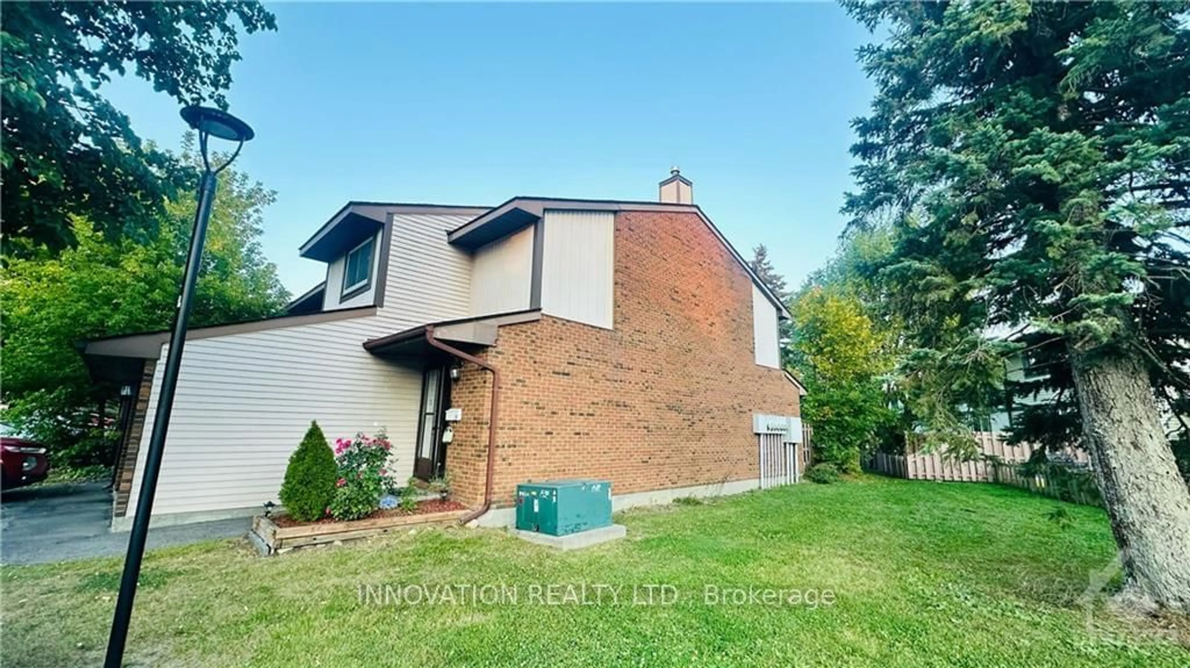 A pic from exterior of the house or condo, cottage for 19 BANEBERRY Cres, Kanata Ontario K2L 2Y3