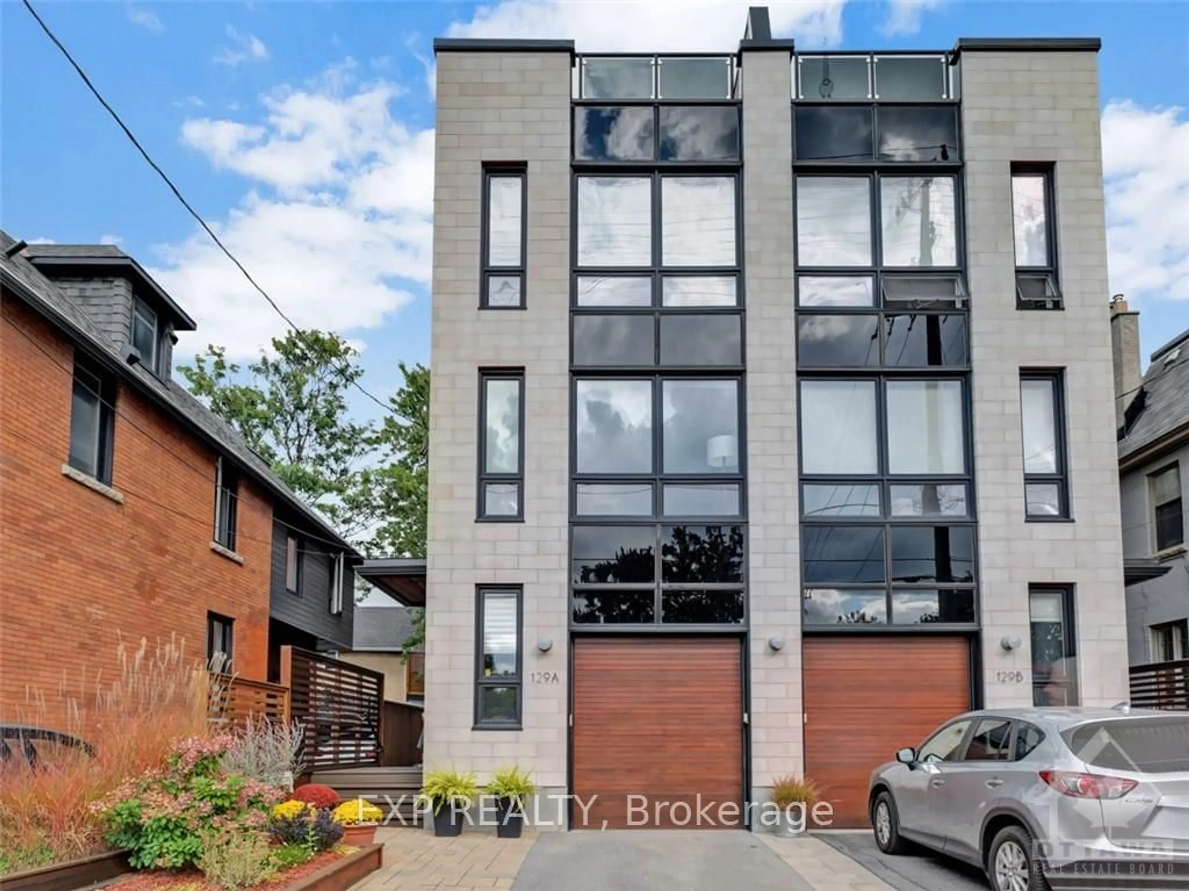 A pic from exterior of the house or condo, the front or back of building for 129A CARTIER St, Ottawa Centre Ontario K2P 1K6