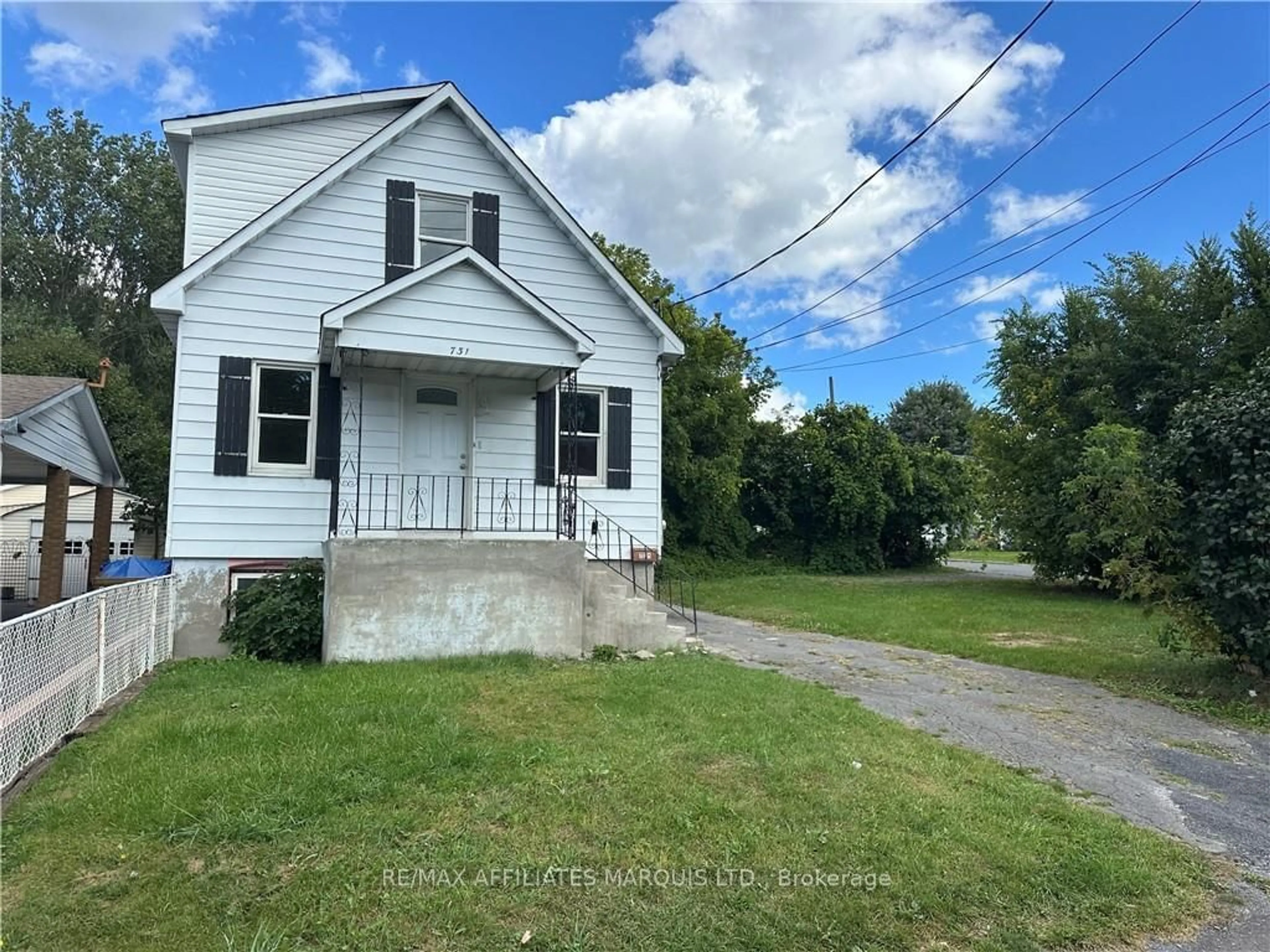 Frontside or backside of a home, cottage for 731 GLOUCESTER St, Cornwall Ontario K6H 3Y1