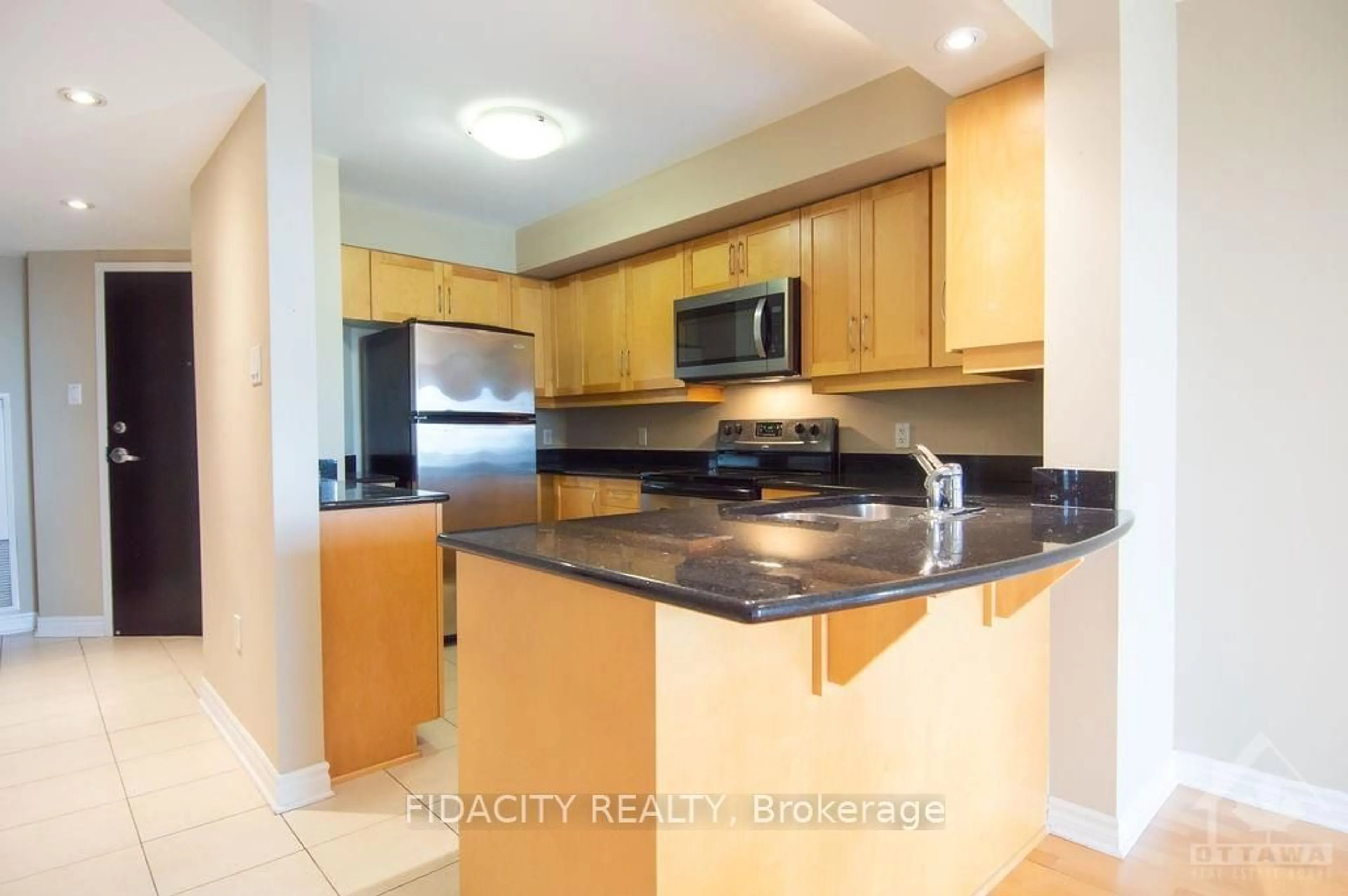 Standard kitchen for 314 CENTRAL PARK Dr #811, Carlington - Central Park Ontario K2C 4G4