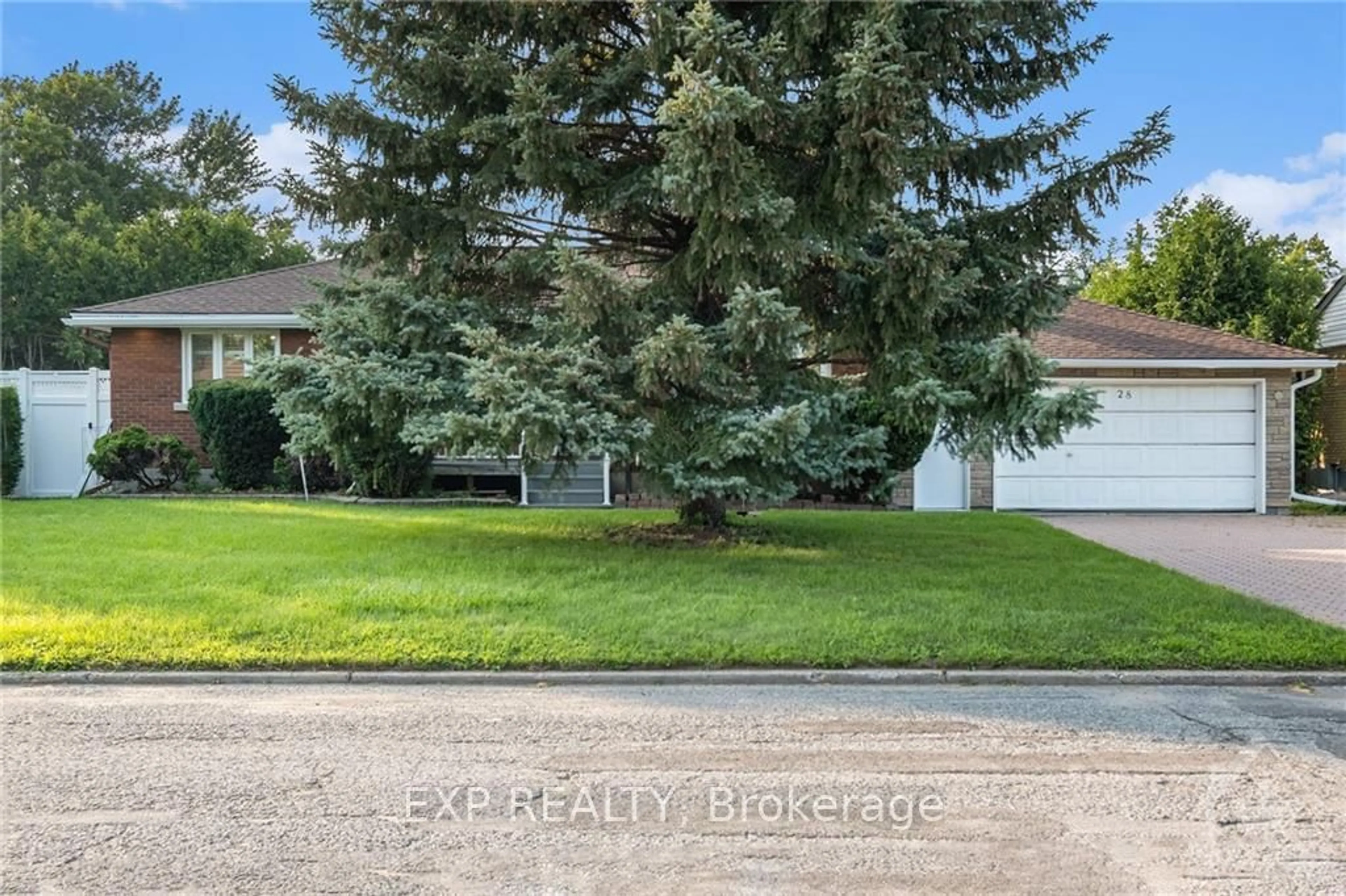 Frontside or backside of a home, the fenced backyard for 28 ROUNDHAY Dr, South of Baseline to Knoxdale Ontario K2G 1B5