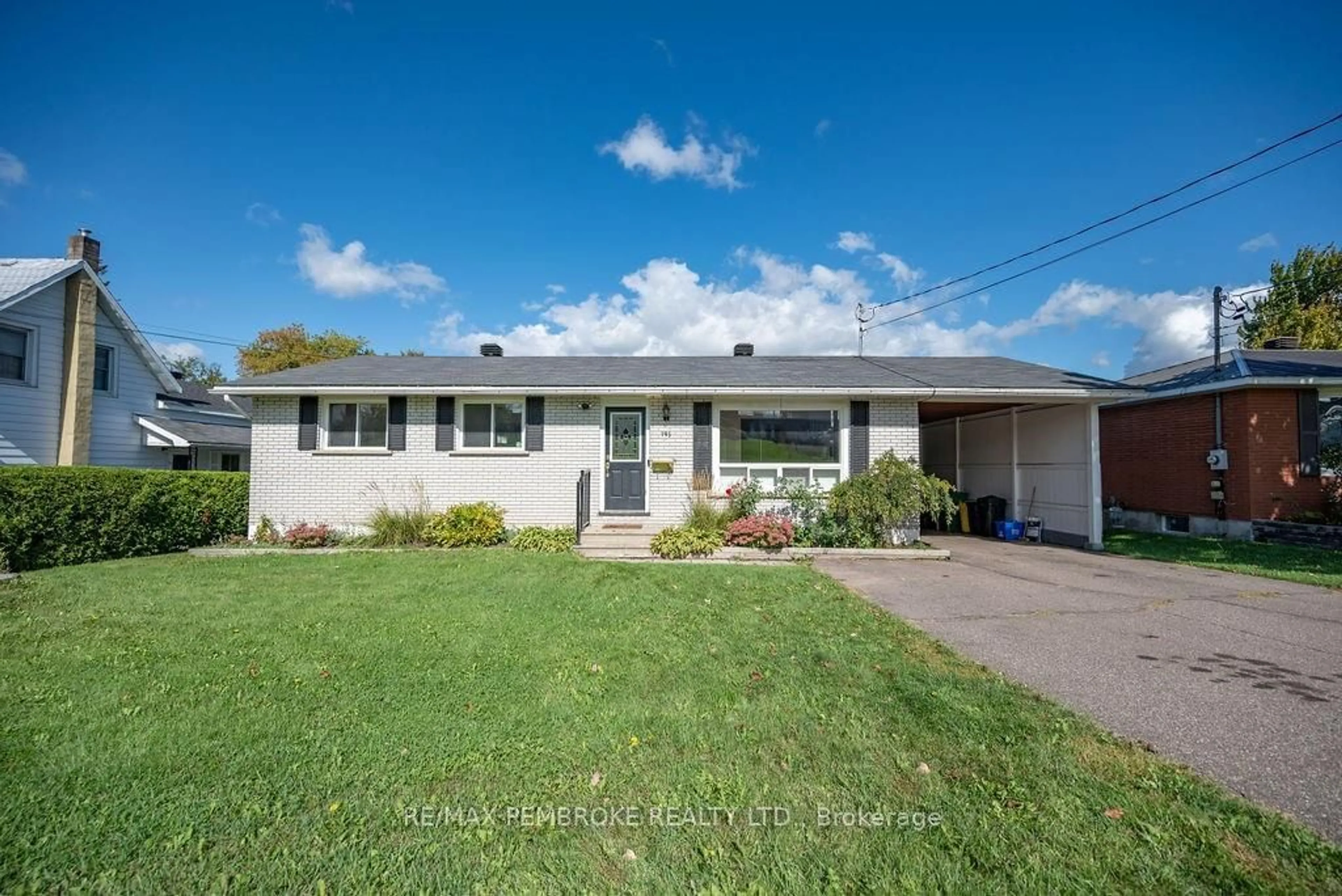 Frontside or backside of a home, the street view for 195 BELL St, Pembroke Ontario K8A 2J8