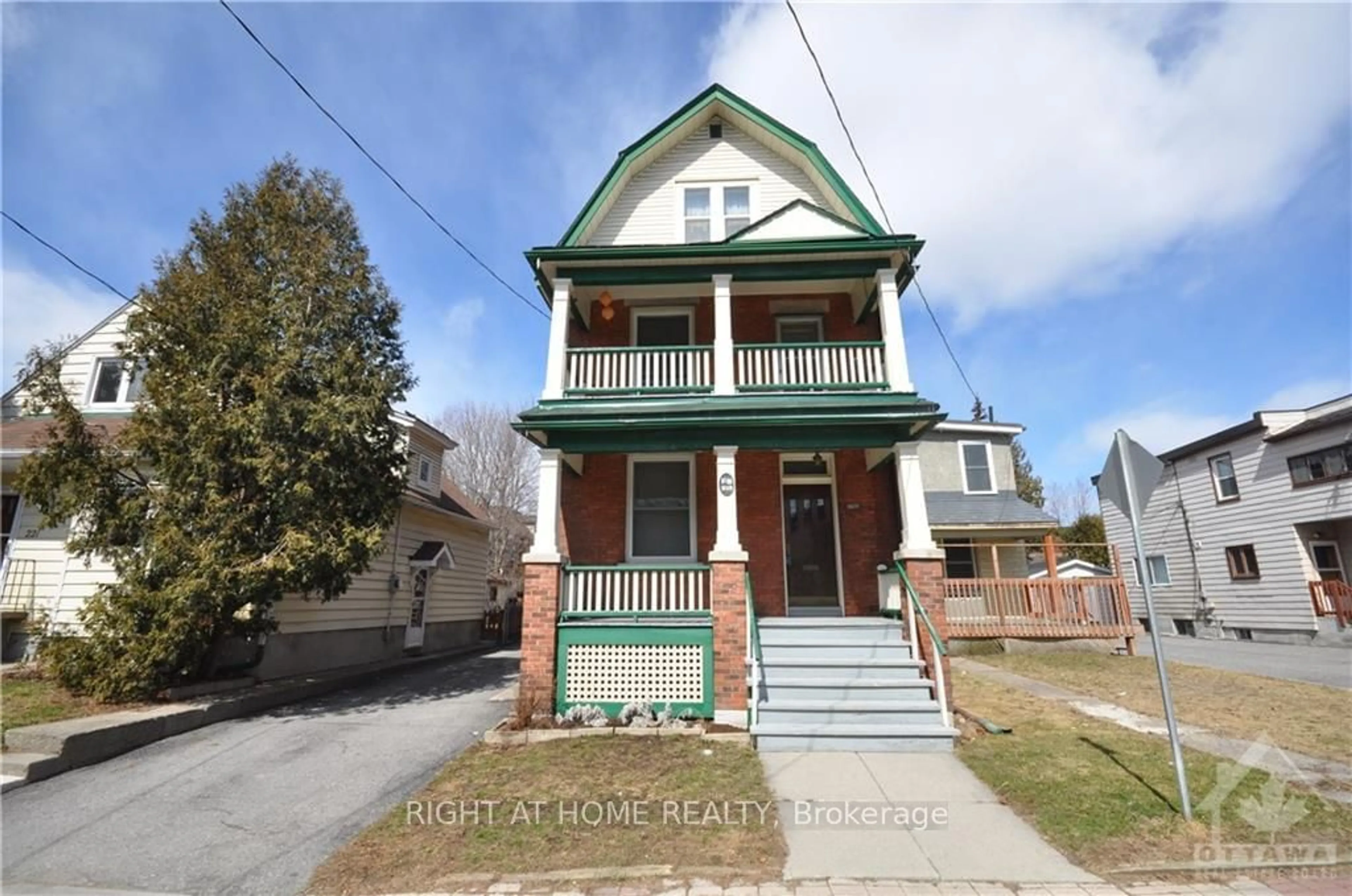 Frontside or backside of a home, the street view for 219 ARLINGTON Ave, Ottawa Centre Ontario K1R 5S8