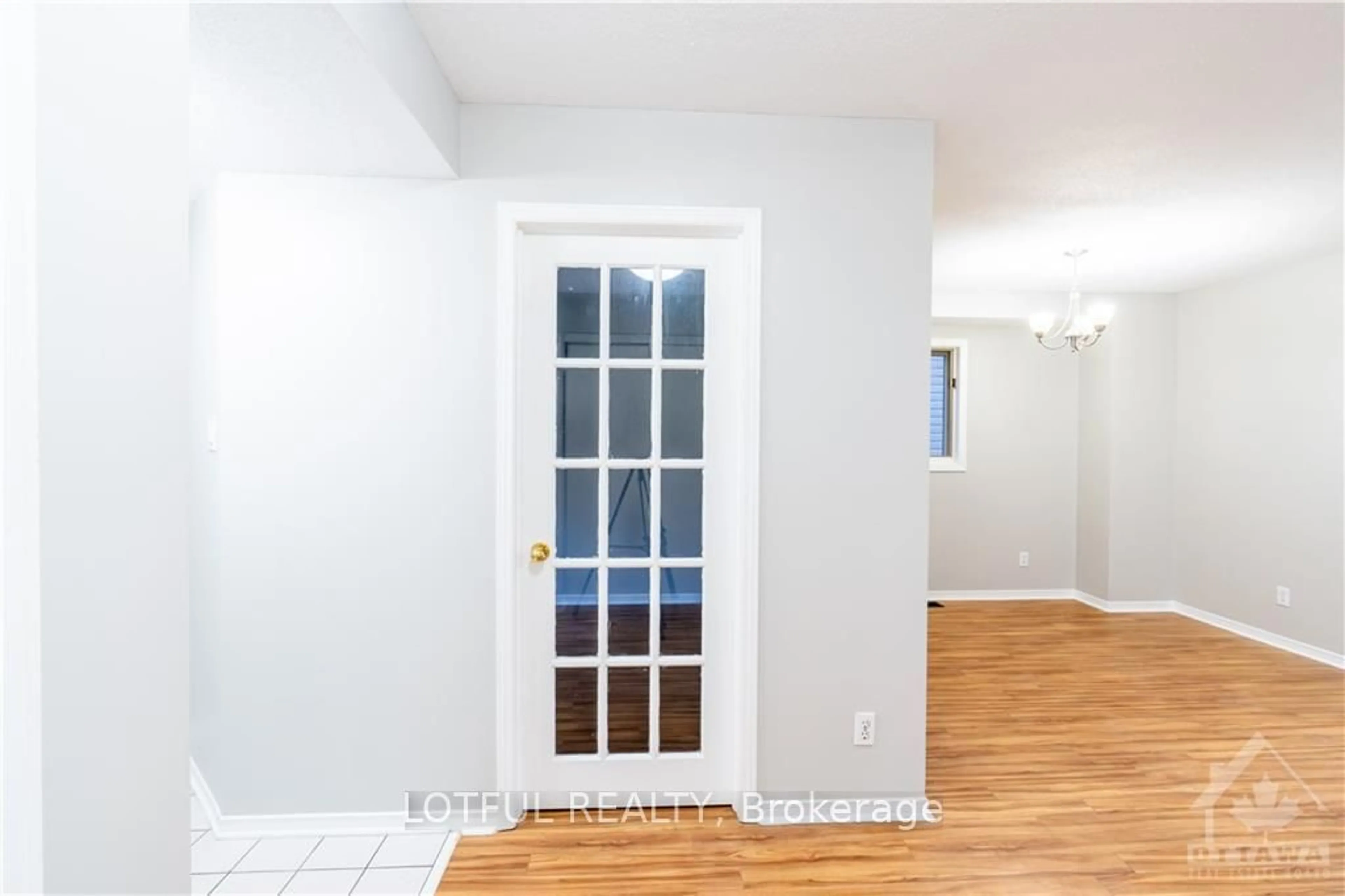 Indoor entryway, wood floors for 13 BANCHORY Cres, Kanata Ontario K2K 2V4