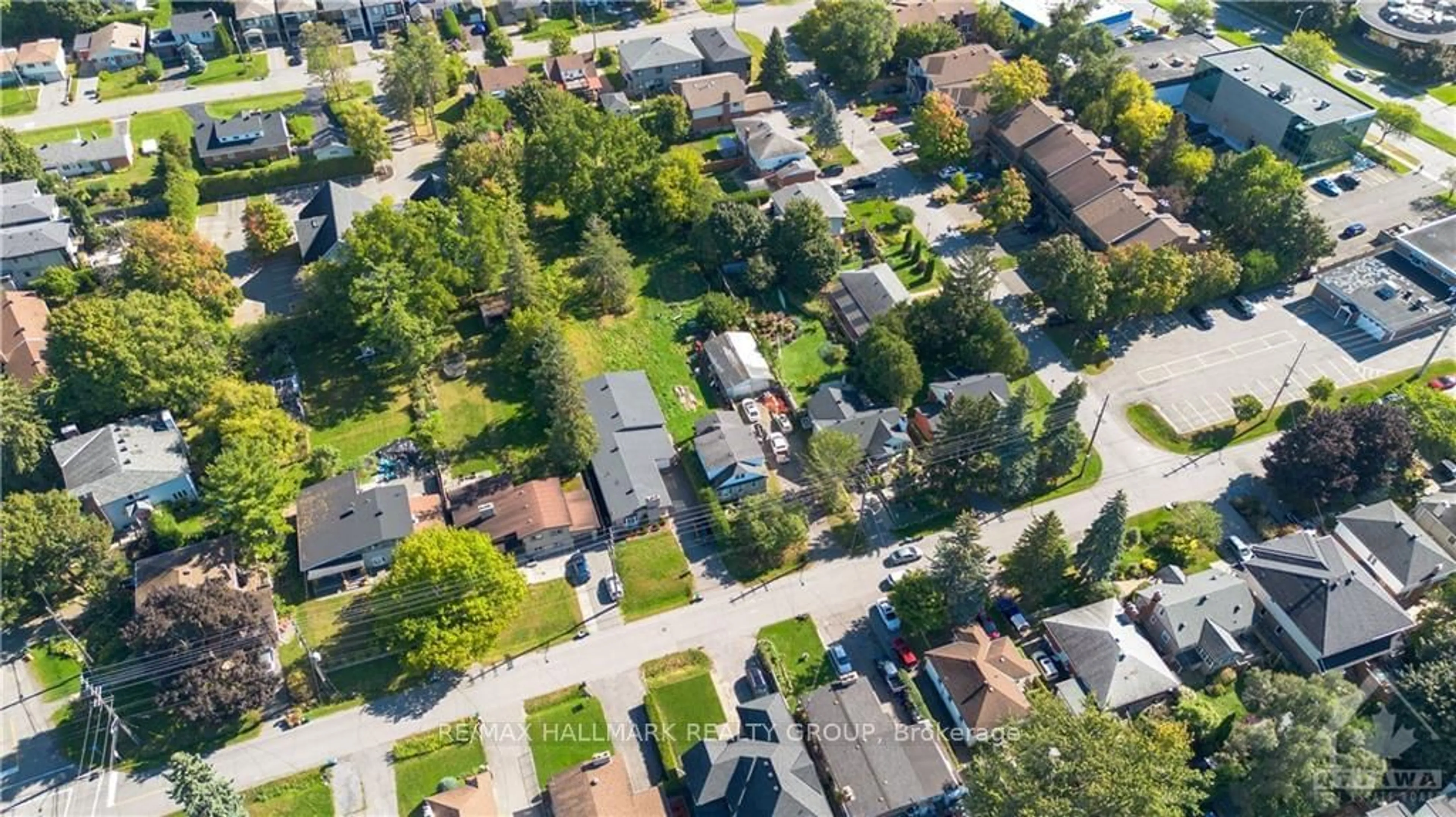 Frontside or backside of a home, the street view for 475 RICHARDSON Ave, Woodroffe Ontario K2B 5G9