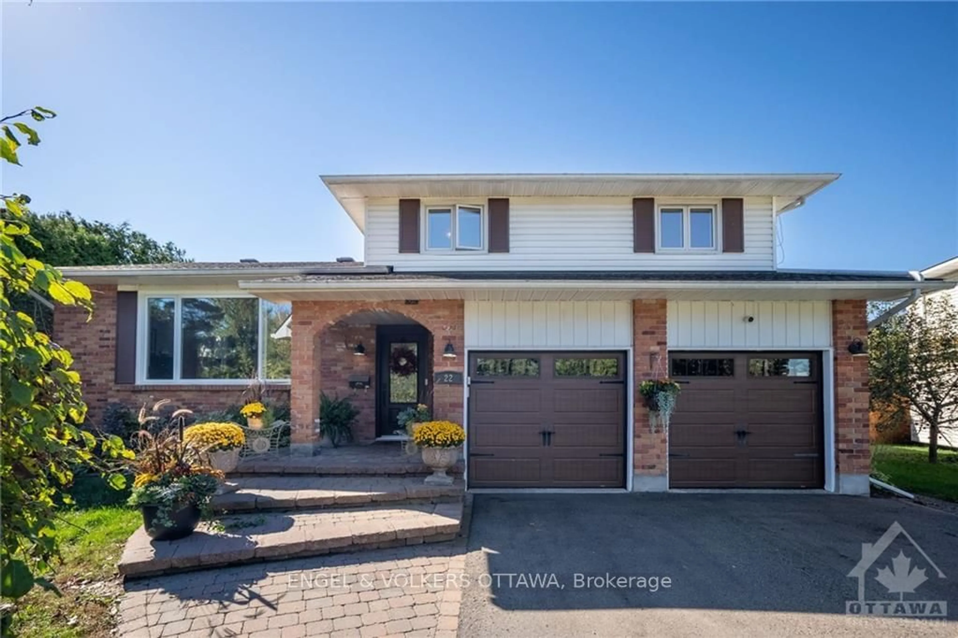 Home with brick exterior material for 22 STROUGHTON Cres, Stittsville - Munster - Richmond Ontario K0A 1B0