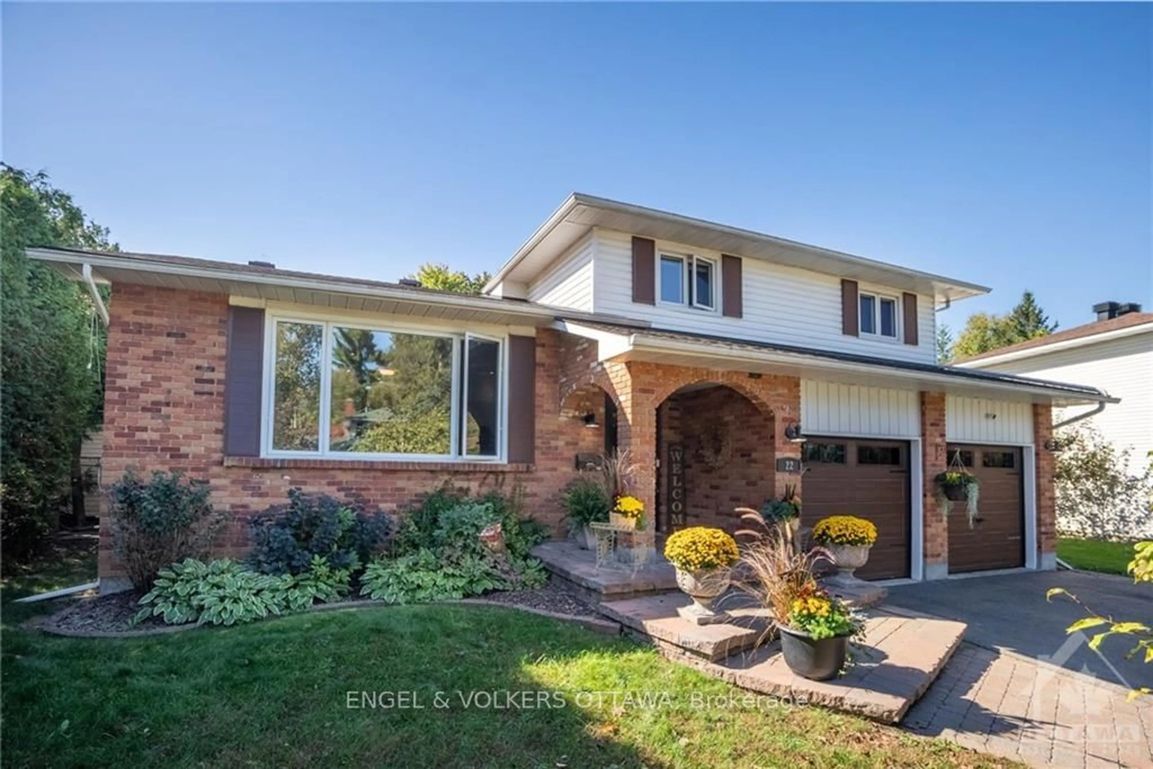 Home with brick exterior material for 22 STROUGHTON Cres, Stittsville - Munster - Richmond Ontario K0A 1B0