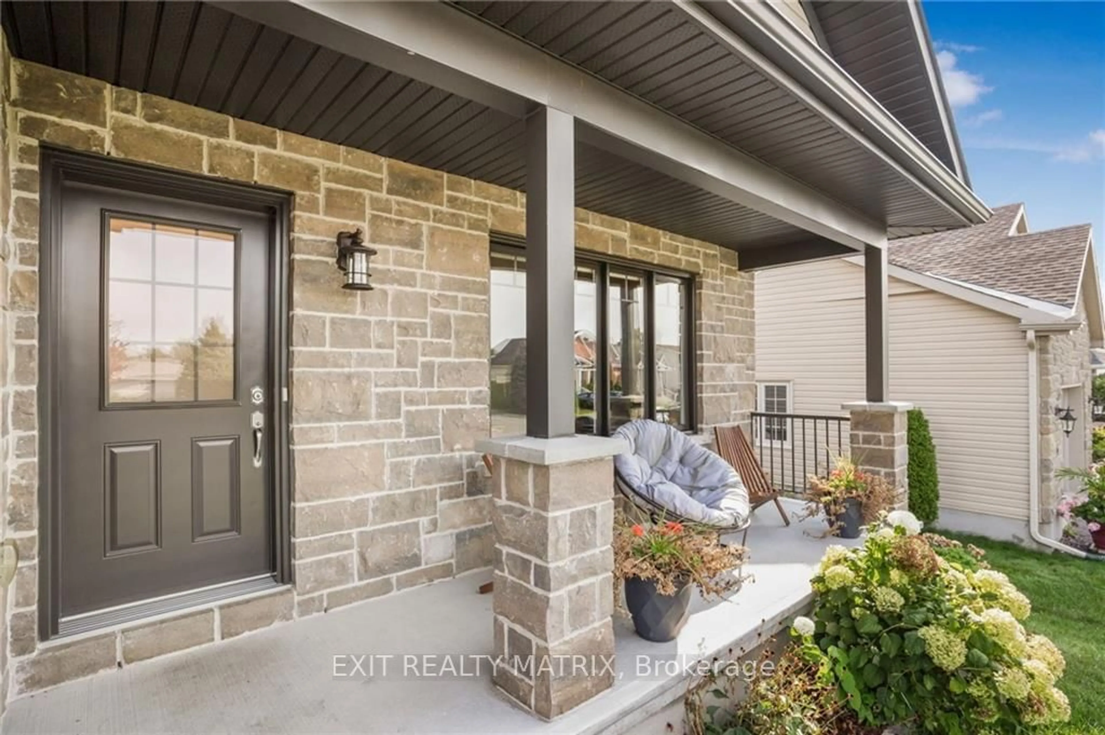 Indoor entryway, cement floor for 82 RICHARD St, Prescott and Russell Ontario K0B 1A0