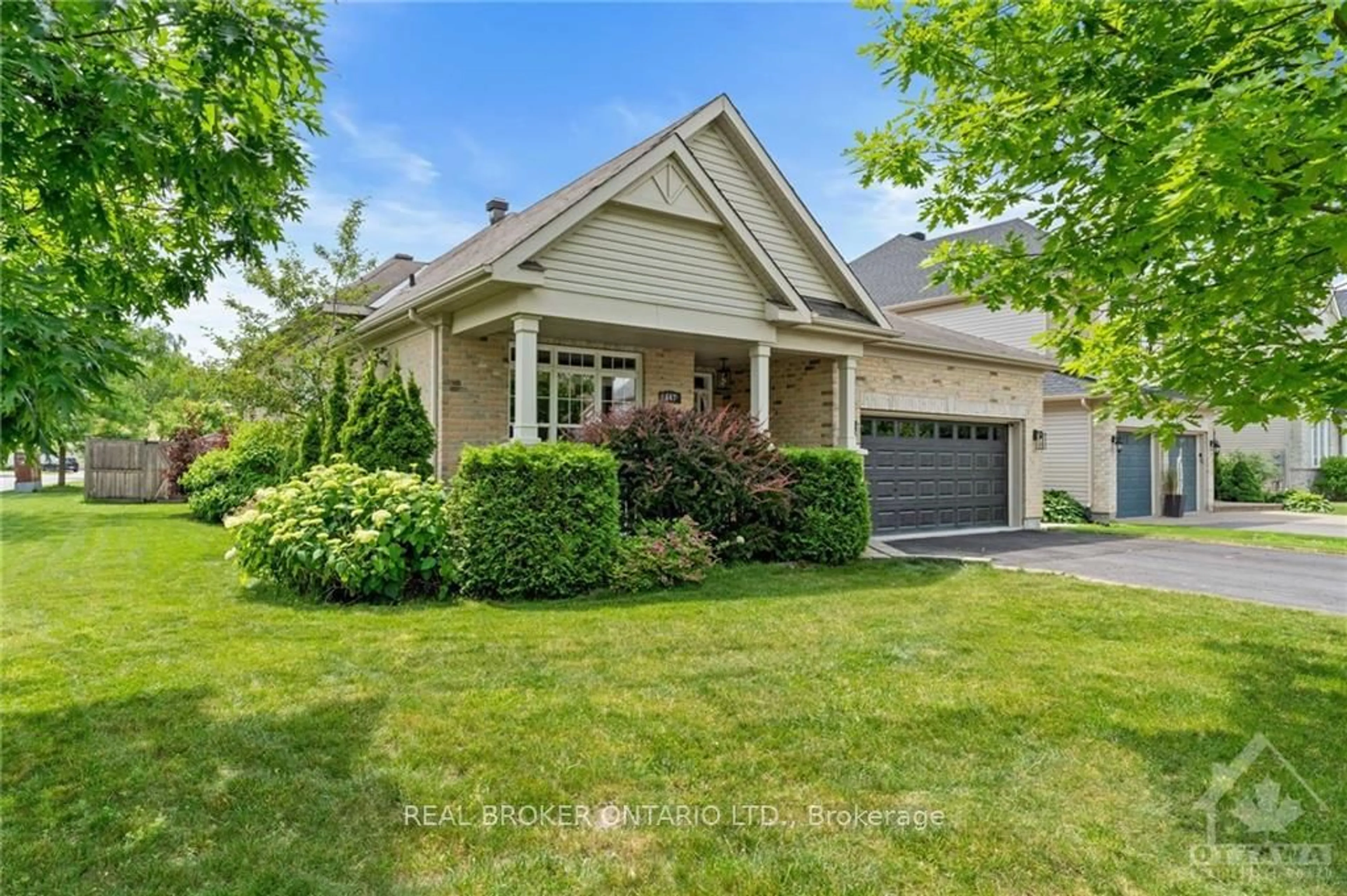 Frontside or backside of a home, cottage for 647 BROOKWOOD Circ, Barrhaven Ontario K2J 0N6