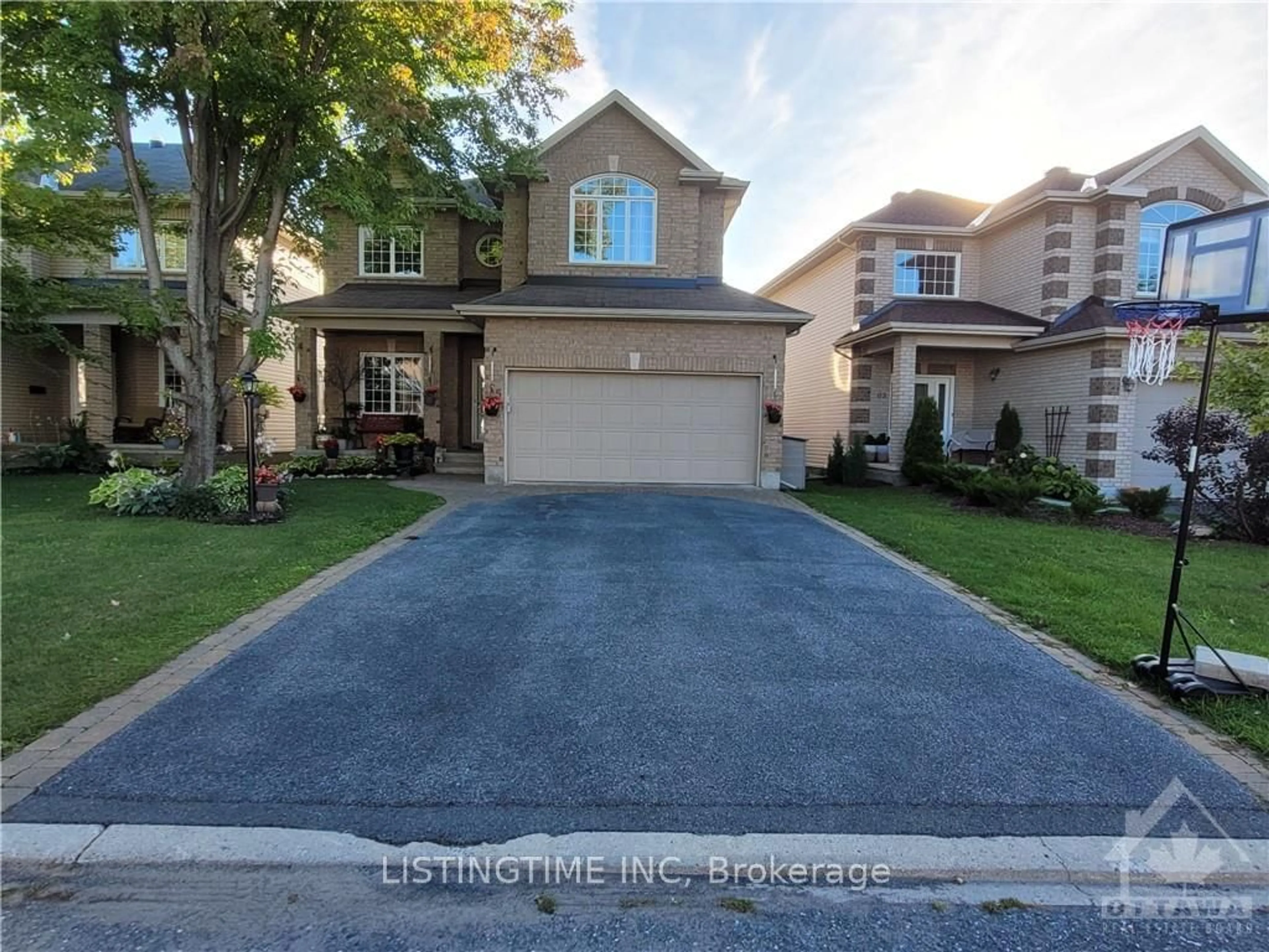 Frontside or backside of a home, the street view for 115 SIROCCO Cres, Stittsville - Munster - Richmond Ontario K2S 2E1