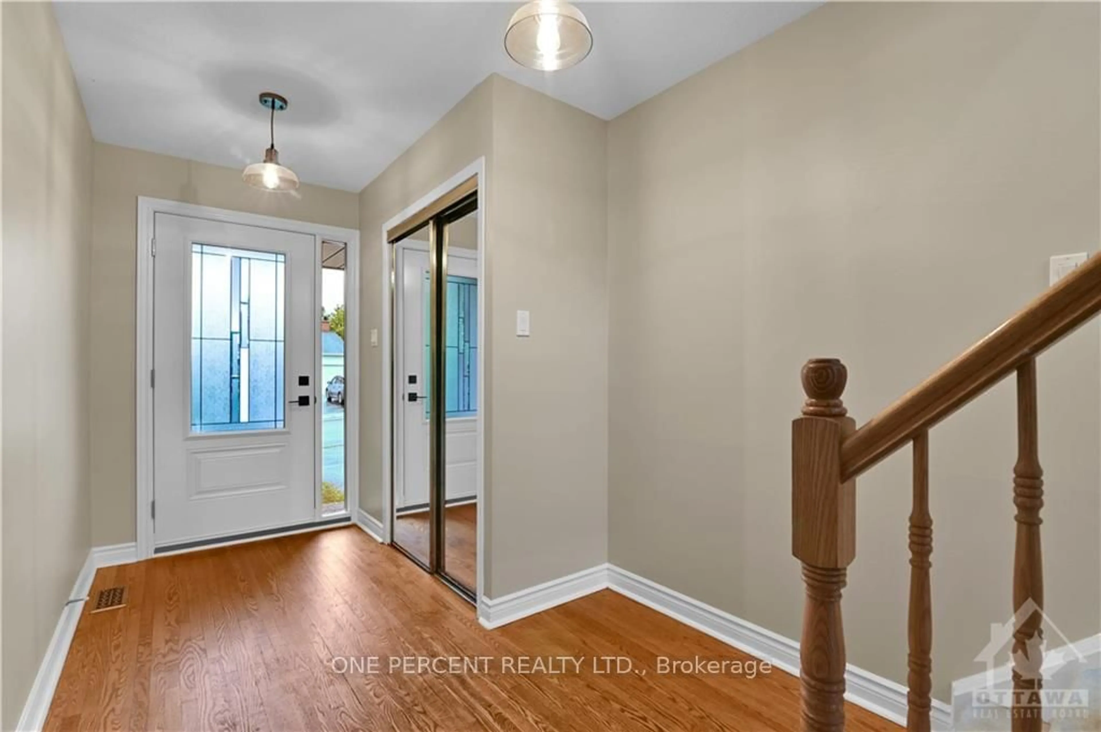 Indoor entryway, wood floors for 28 PHYLIS St, Barrhaven Ontario K2J 1V2