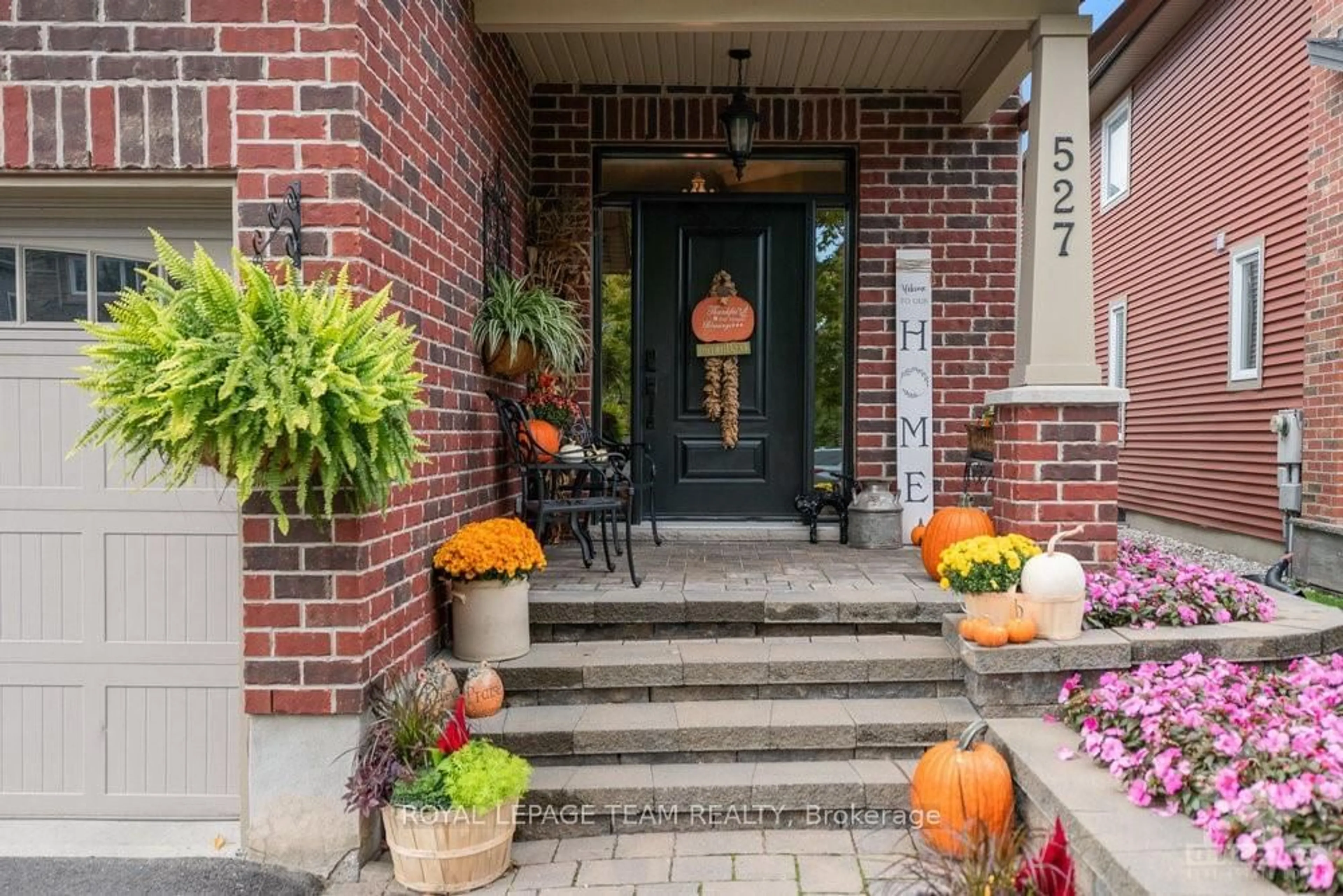 Indoor entryway, wood floors for 527 GOLDEN SEDGE Way, Blossom Park - Airport and Area Ontario K1T 0G3