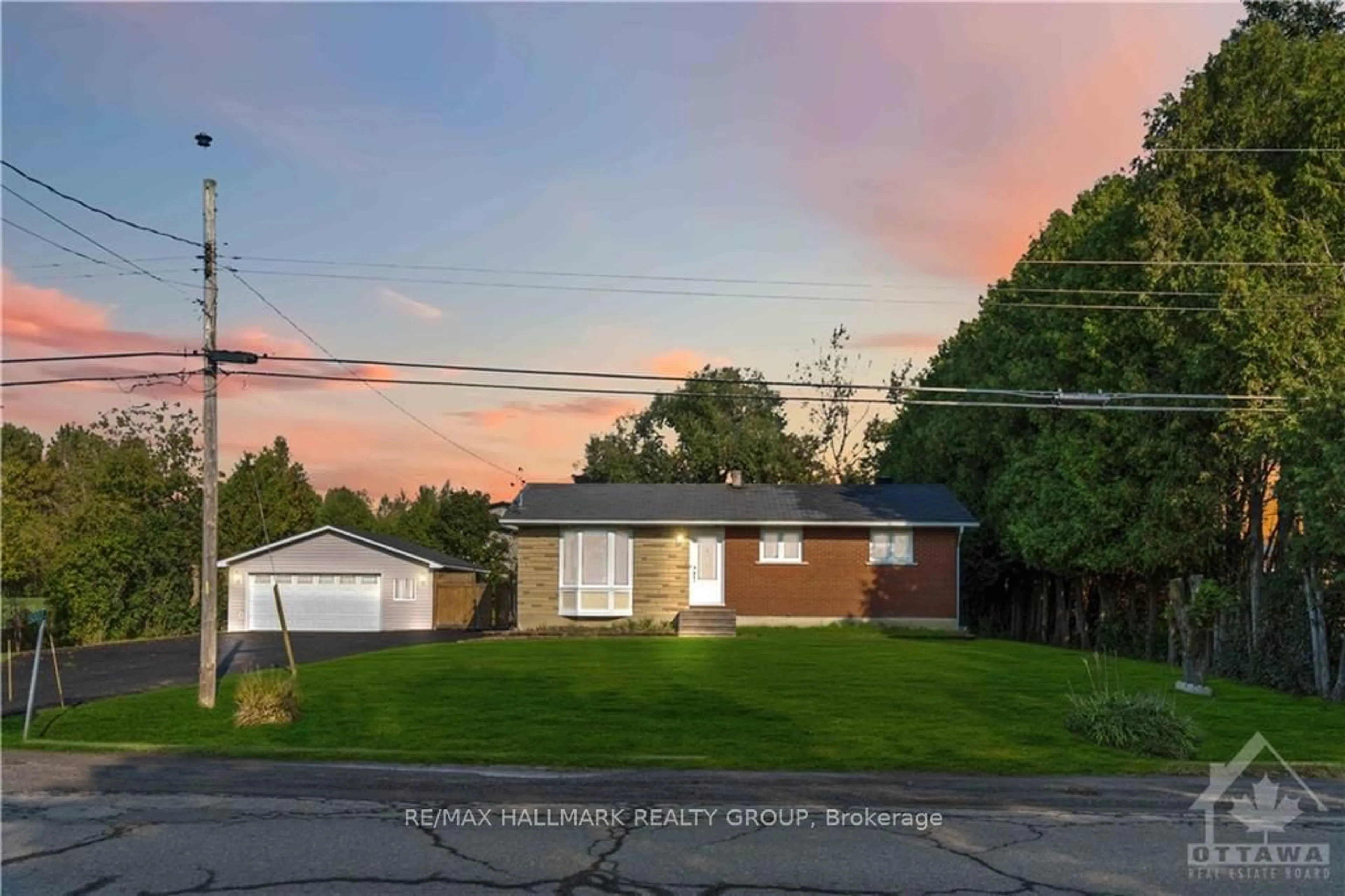 Frontside or backside of a home, the street view for 5003 THUNDER Rd, Carlsbad Springs Ontario K0A 1K0