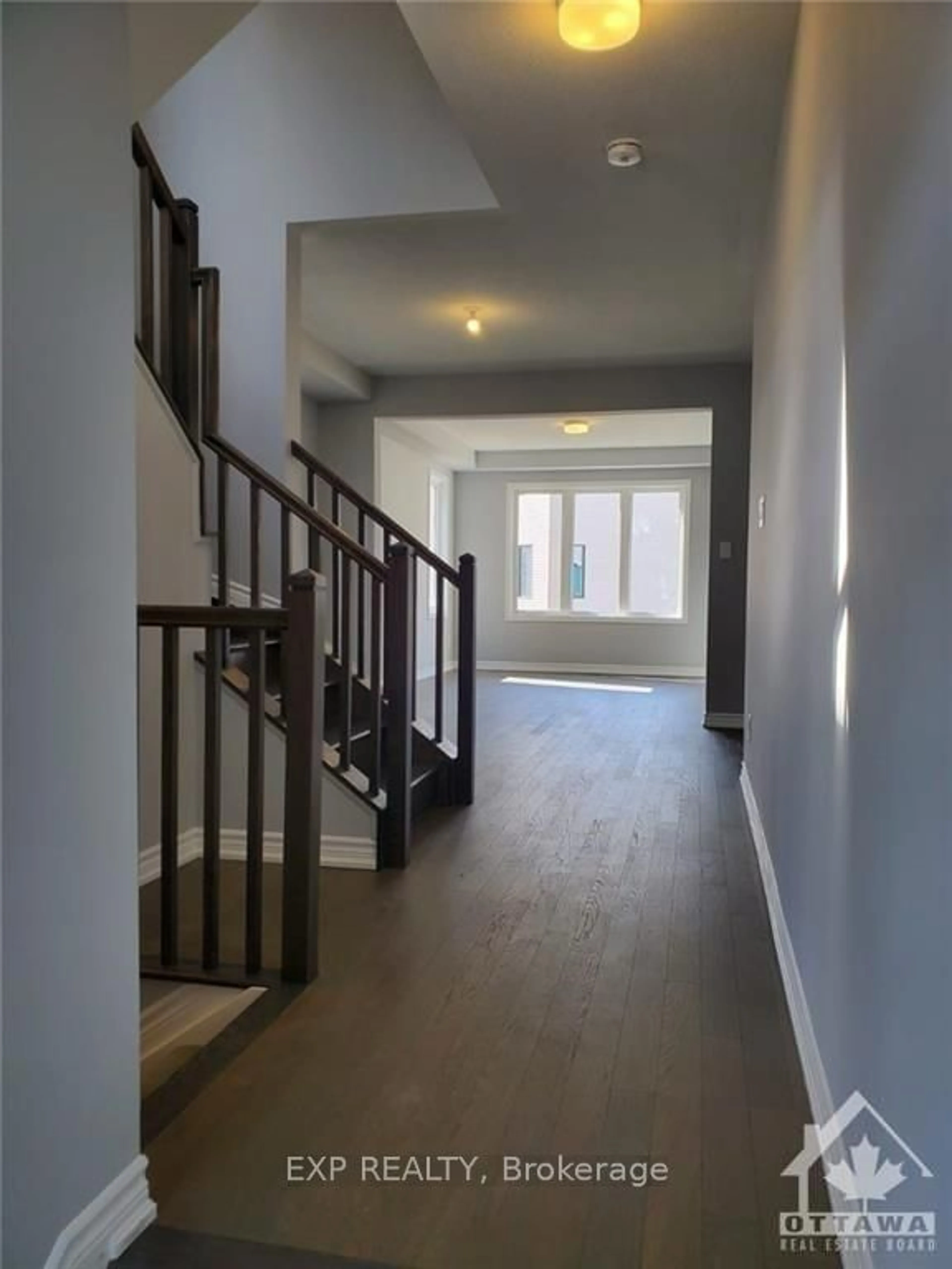 Indoor foyer, wood floors for 522 FLAGSTAFF Dr, Barrhaven Ontario K2J 6W1