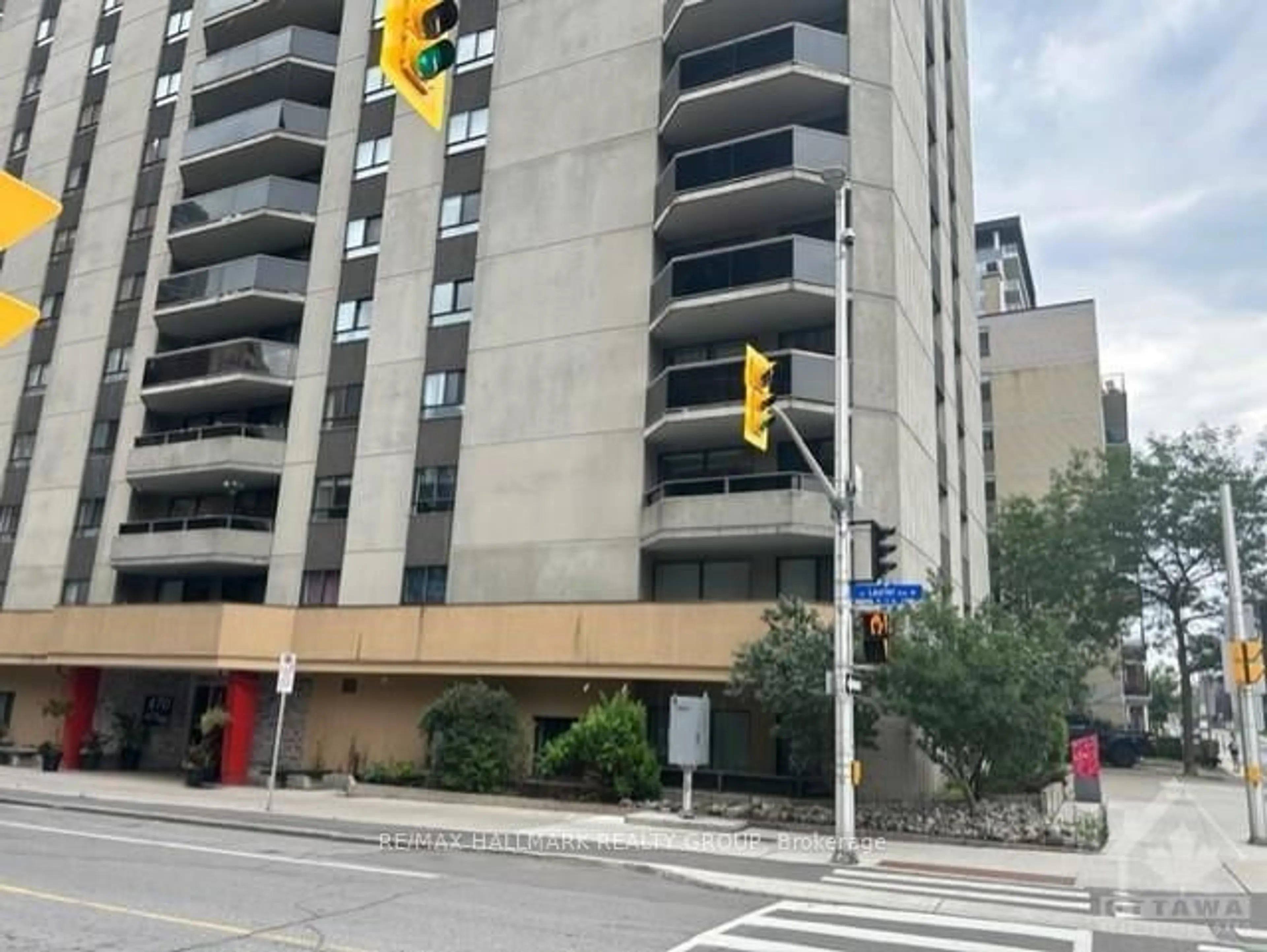 A pic from exterior of the house or condo, the street view for 470 LAURIER Ave #1703, Ottawa Centre Ontario K1R 7W9