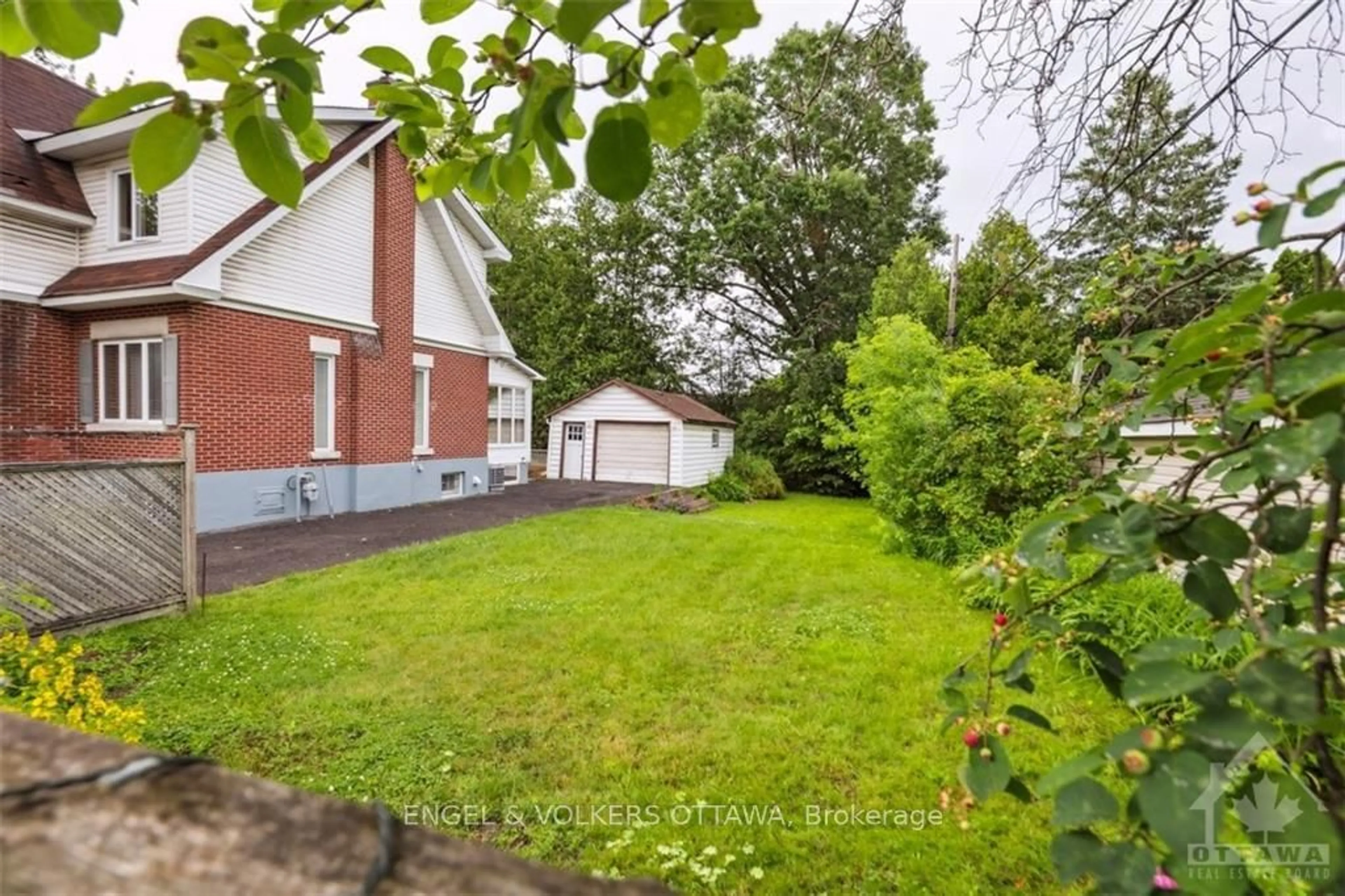 Frontside or backside of a home, the fenced backyard for 97 MARLOWE Cres, Glebe - Ottawa East and Area Ontario K1S 1H9