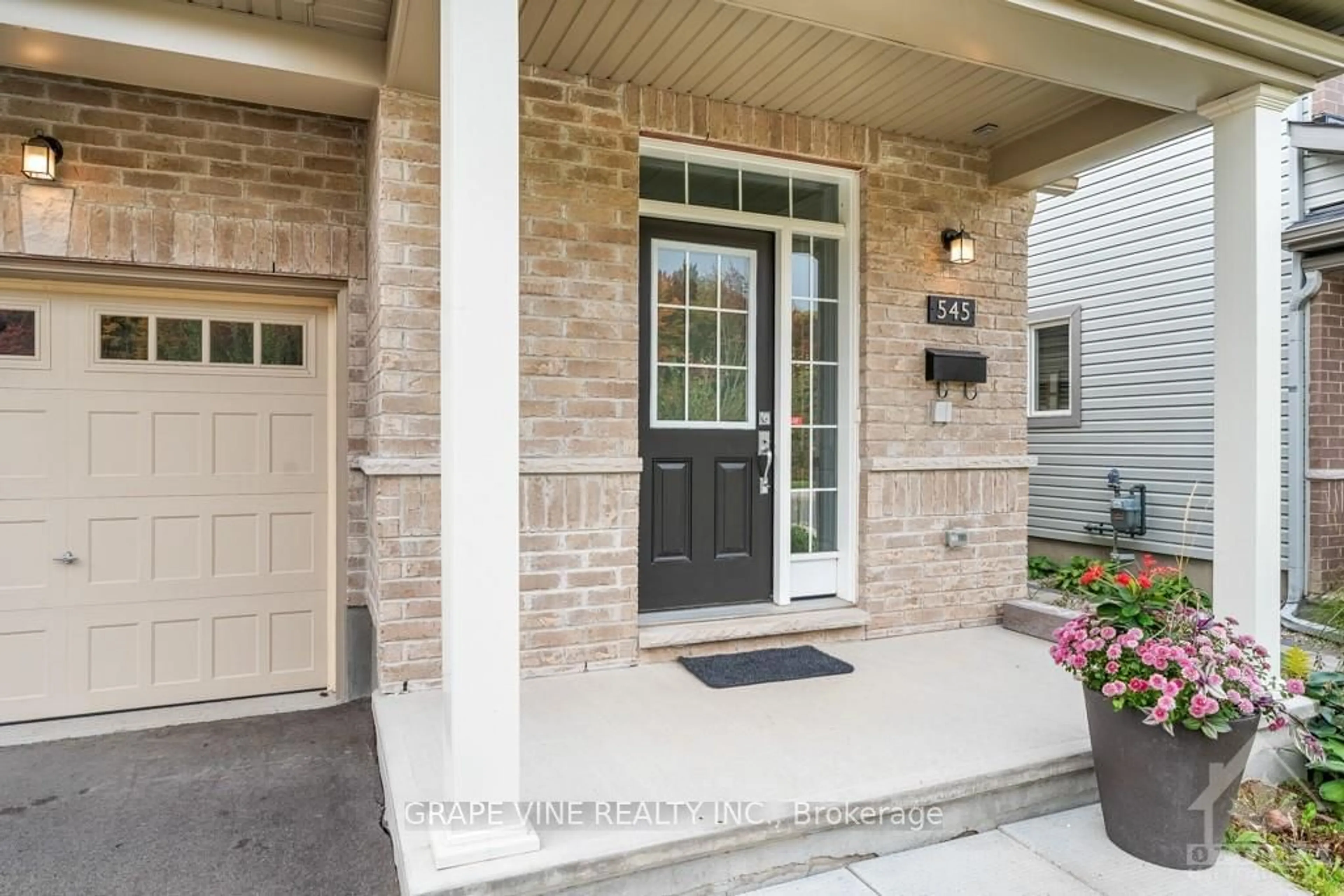 Indoor entryway, wood floors for 545 TULIP TREE Way, Orleans - Convent Glen and Area Ontario K1W 0L8