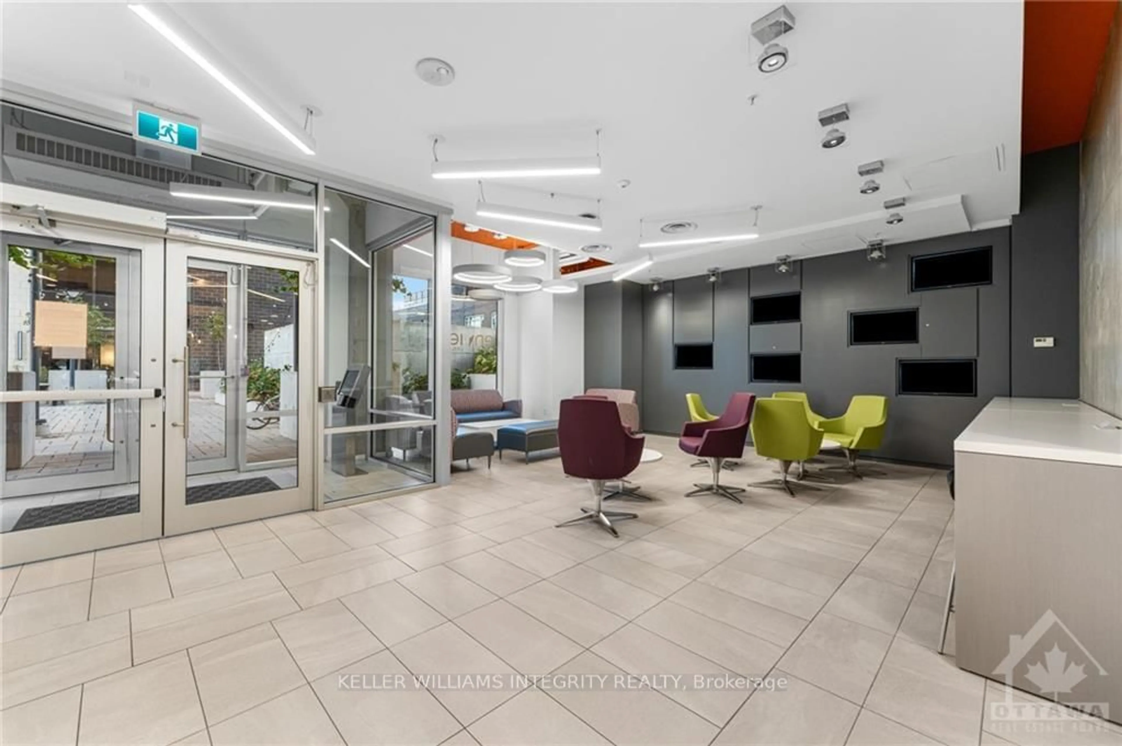 Indoor lobby, ceramic floors for 105 CHAMPAGNE Ave #2807, Dows Lake - Civic Hospital and Area Ontario K1S 5E5