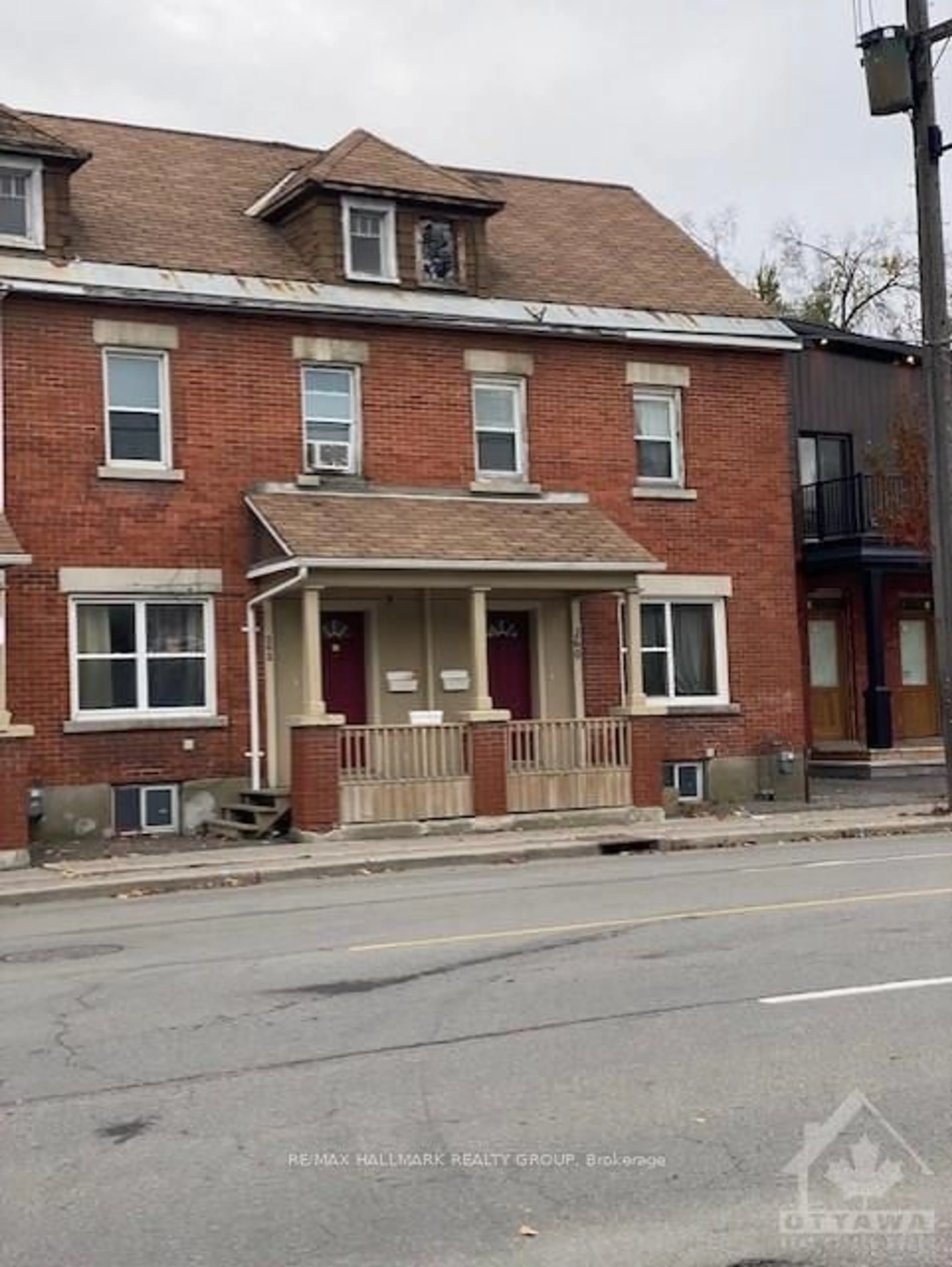 A pic from exterior of the house or condo, the front or back of building for 260,262 BRONSON Ave, West Centre Town Ontario K1R 6H8