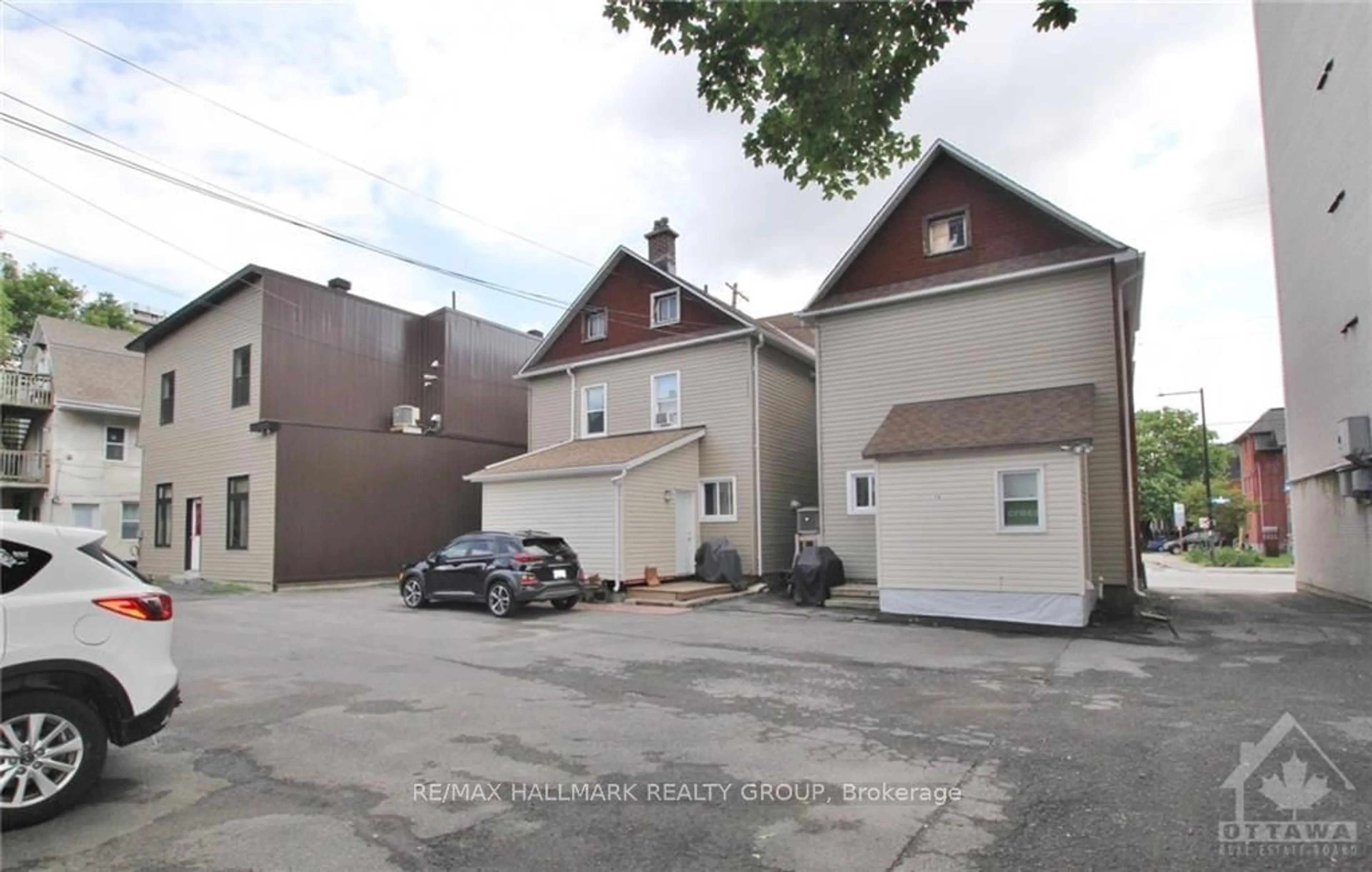 A pic from exterior of the house or condo, the street view for 260,262 BRONSON Ave, West Centre Town Ontario K1R 6H8