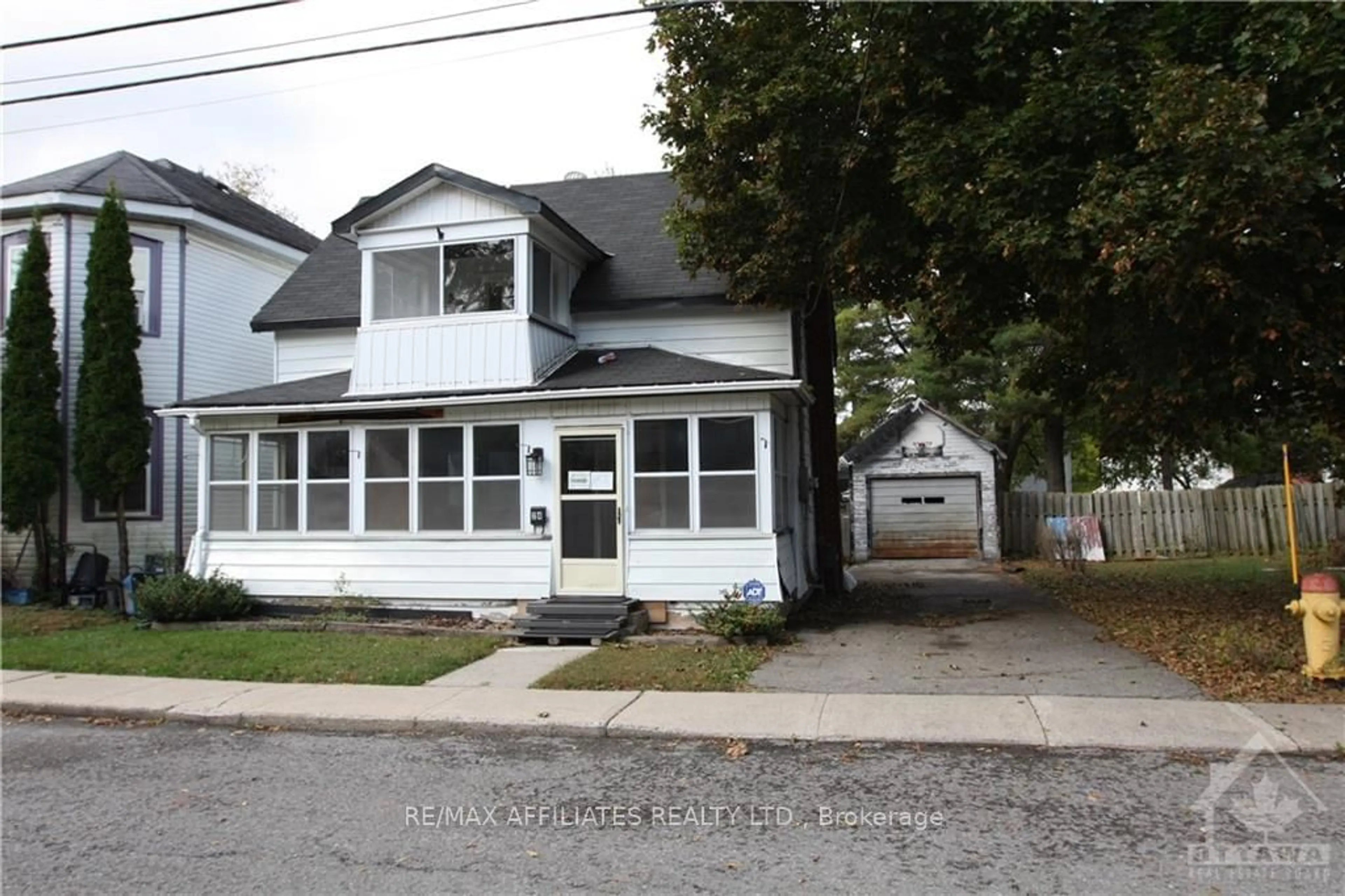 Frontside or backside of a home, cottage for 24 MONTAGUE St, Smiths Falls Ontario K7A 2M1