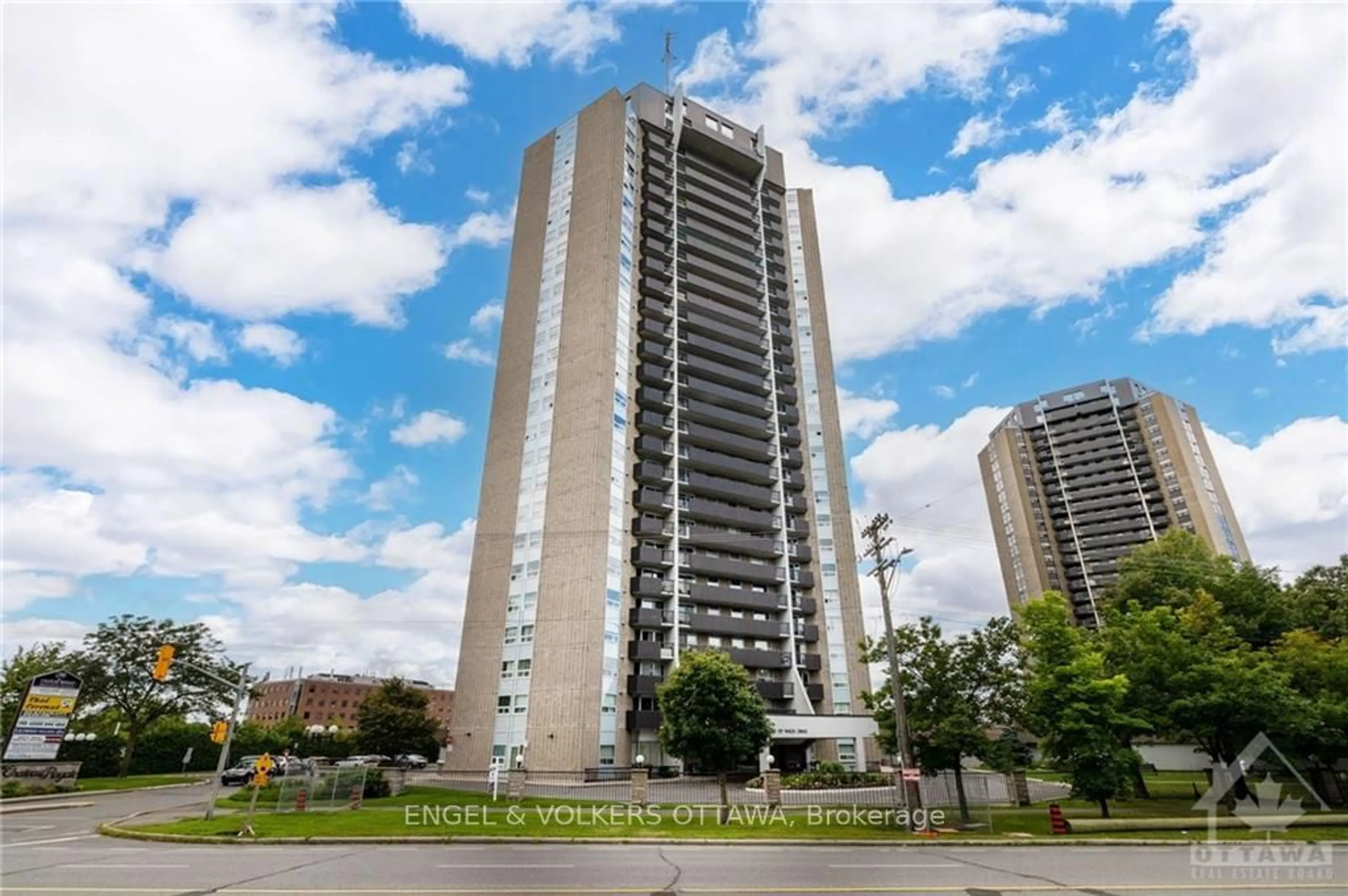 A pic from exterior of the house or condo, the front or back of building for 1380 PRINCE OF WALES Dr #1402, Mooneys Bay - Carleton Heights and Area Ontario K2C 3N5