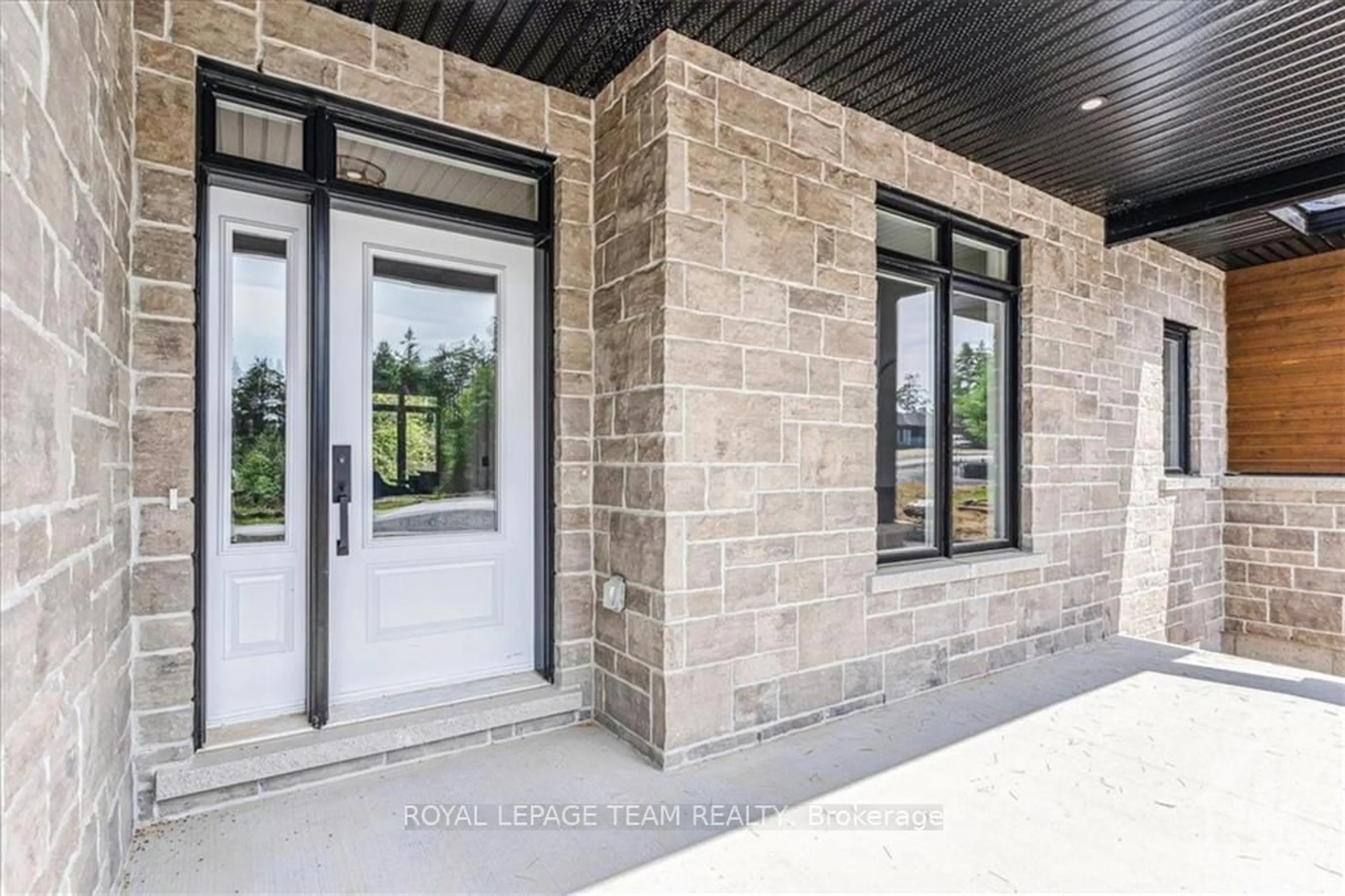 Indoor entryway, cement floor for 221 CASSIDY Cres, Drummond/North Elmsley Ontario K7C 0E1