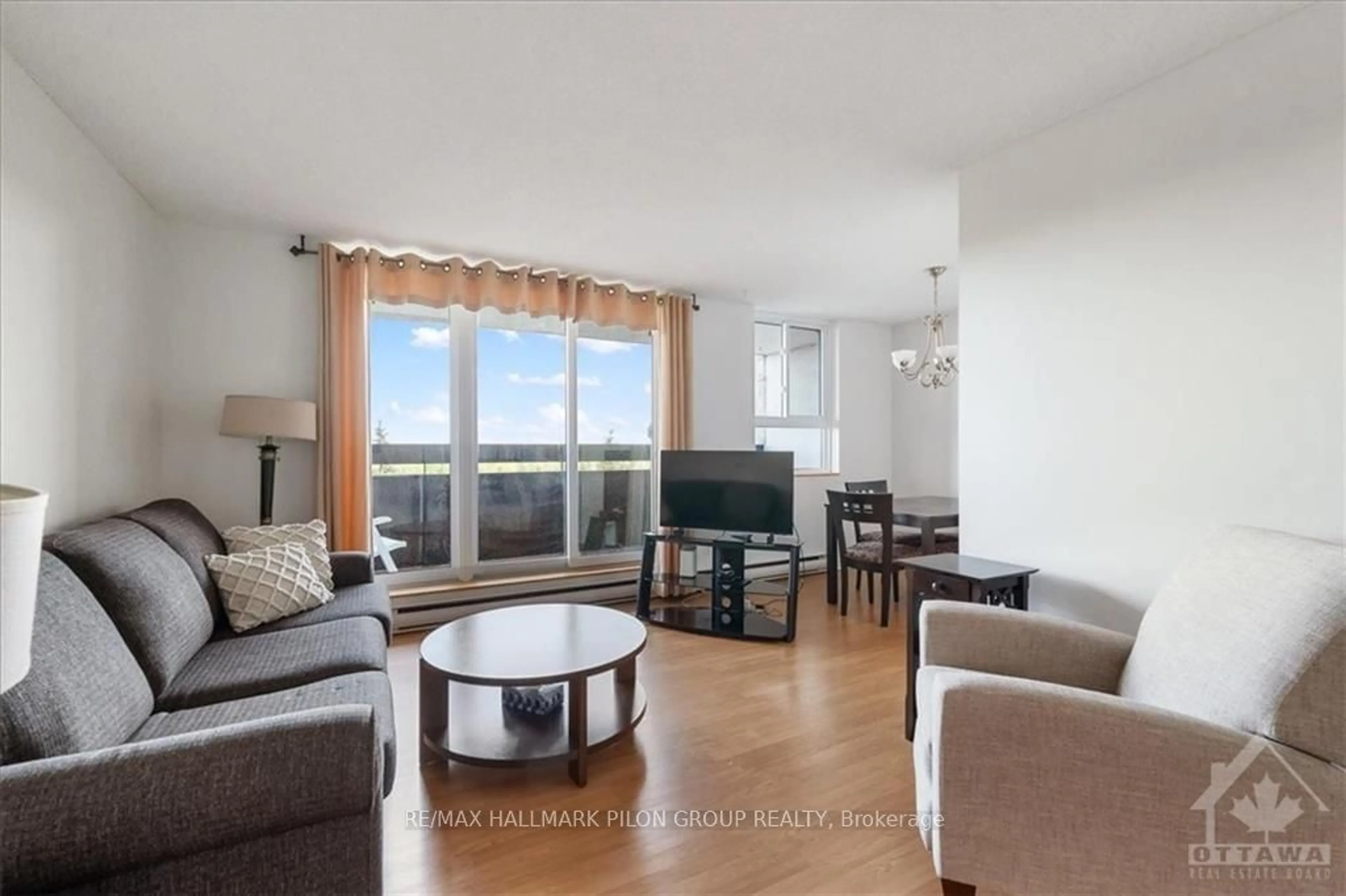 Living room, wood floors for 2020 JASMINE Cres #714, Beacon Hill North - South and Area Ontario K1J 8K5