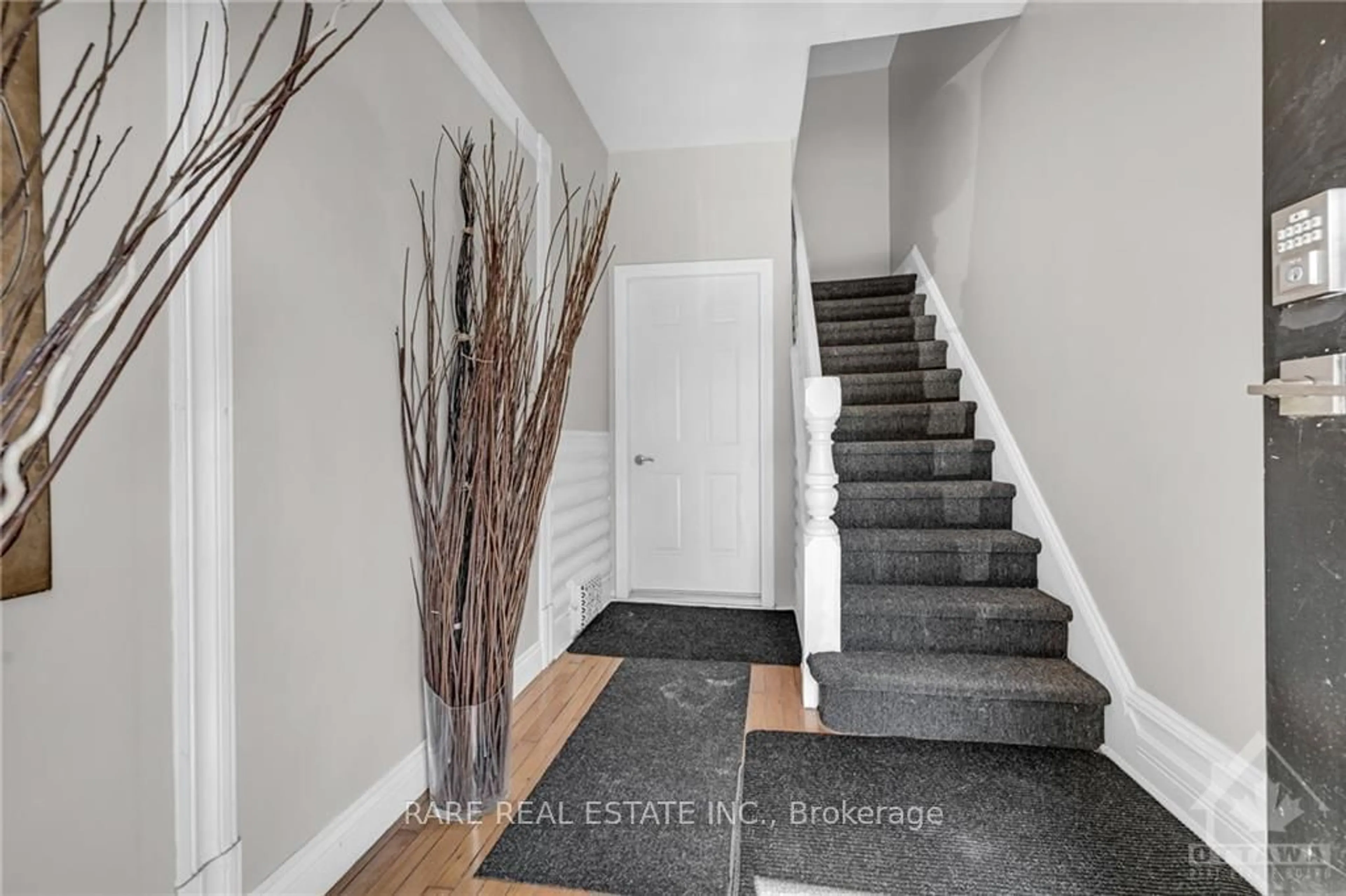 Indoor entryway, wood floors for 57 LEES Ave, Glebe - Ottawa East and Area Ontario K1S 0B8