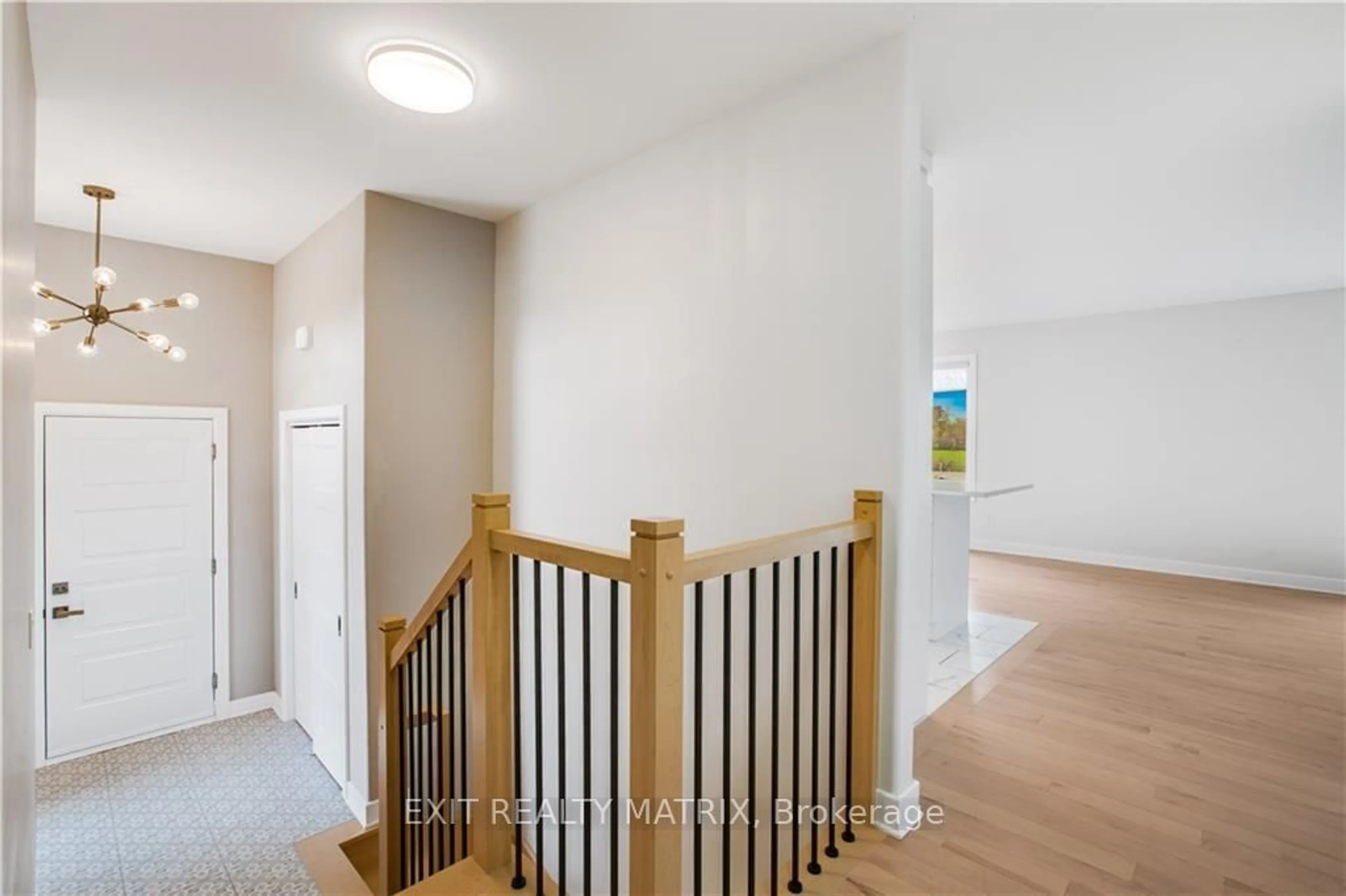 Indoor foyer, wood floors for 731 LAFRANCE Cres, Hawkesbury Ontario K6A 3W9