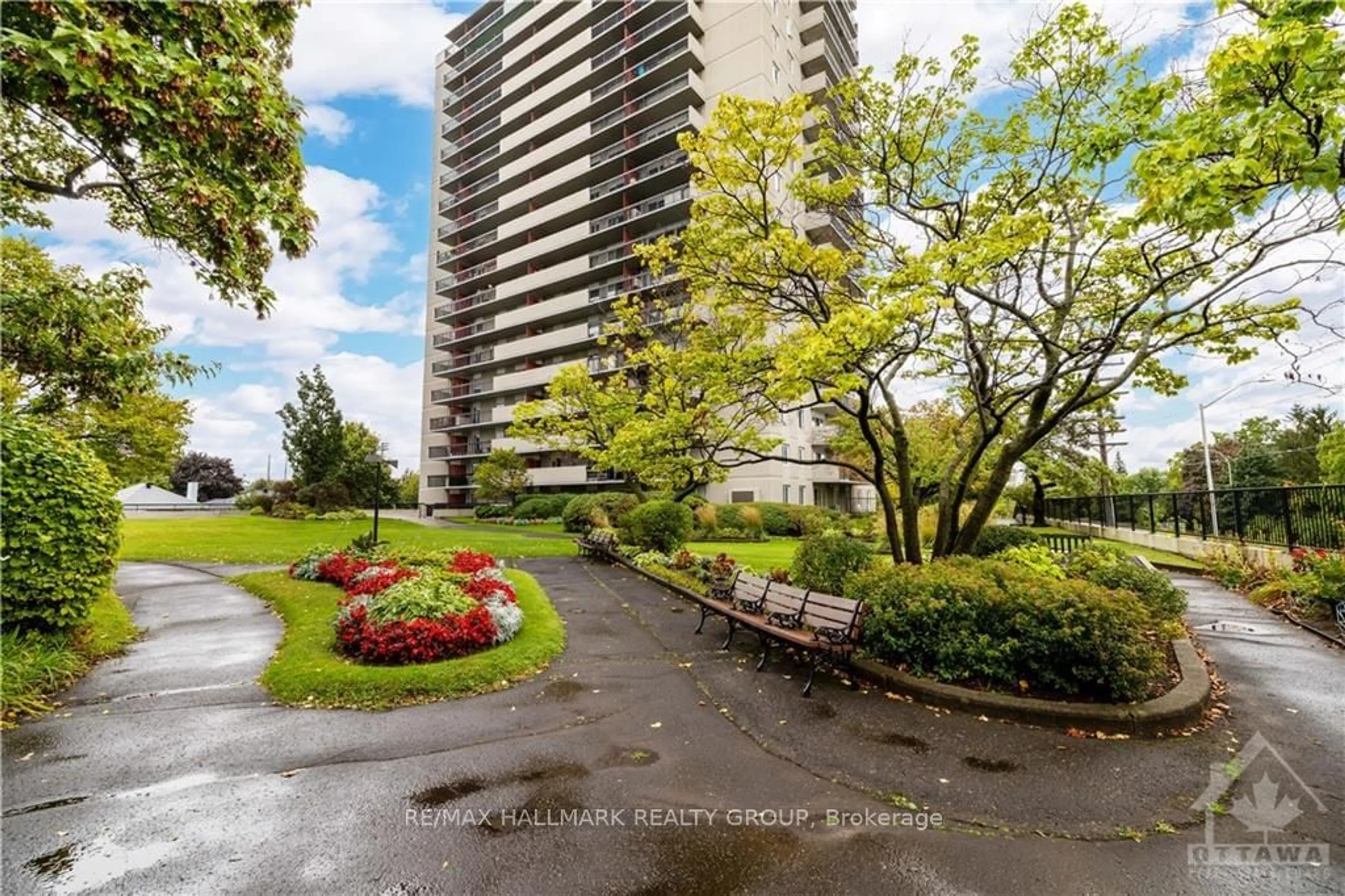 A pic from exterior of the house or condo, the street view for 158B MCARTHUR Ave #1906, Vanier and Kingsview Park Ontario K1L 8C9