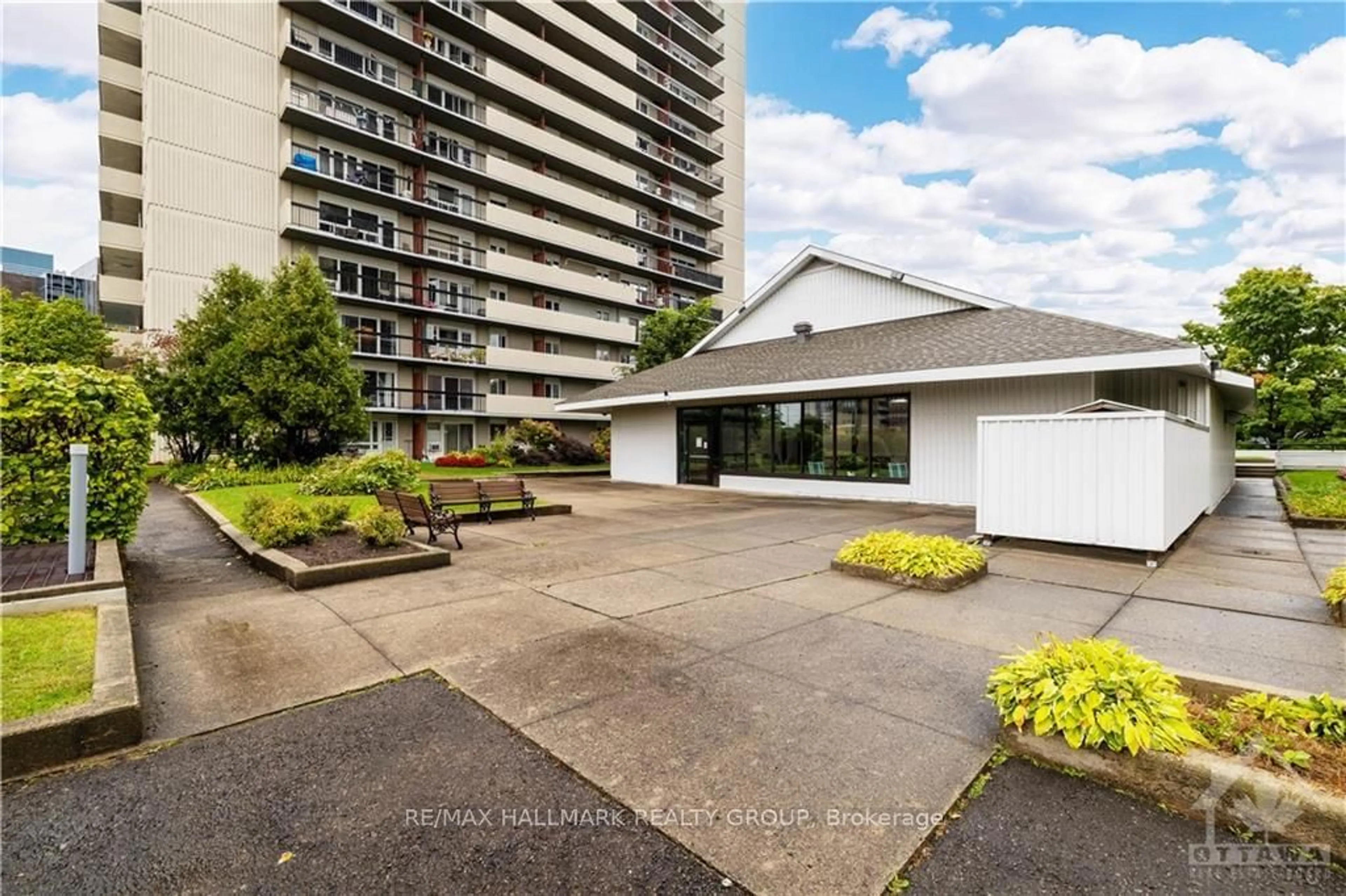 A pic from exterior of the house or condo, the front or back of building for 158B MCARTHUR Ave #1906, Vanier and Kingsview Park Ontario K1L 8C9