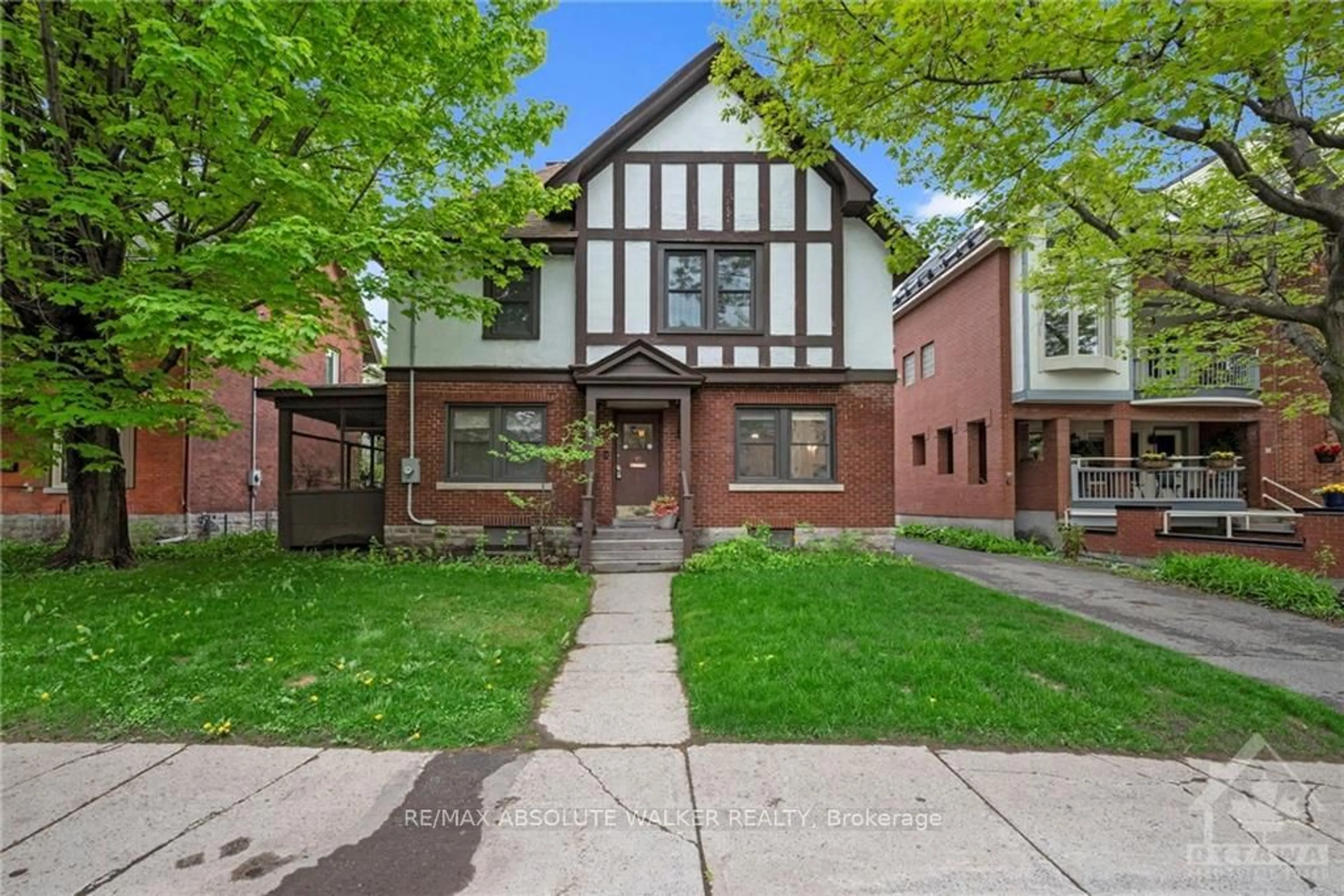 Frontside or backside of a home, the street view for 10 RUSSELL Ave, Lower Town - Sandy Hill Ontario K1N 7W8