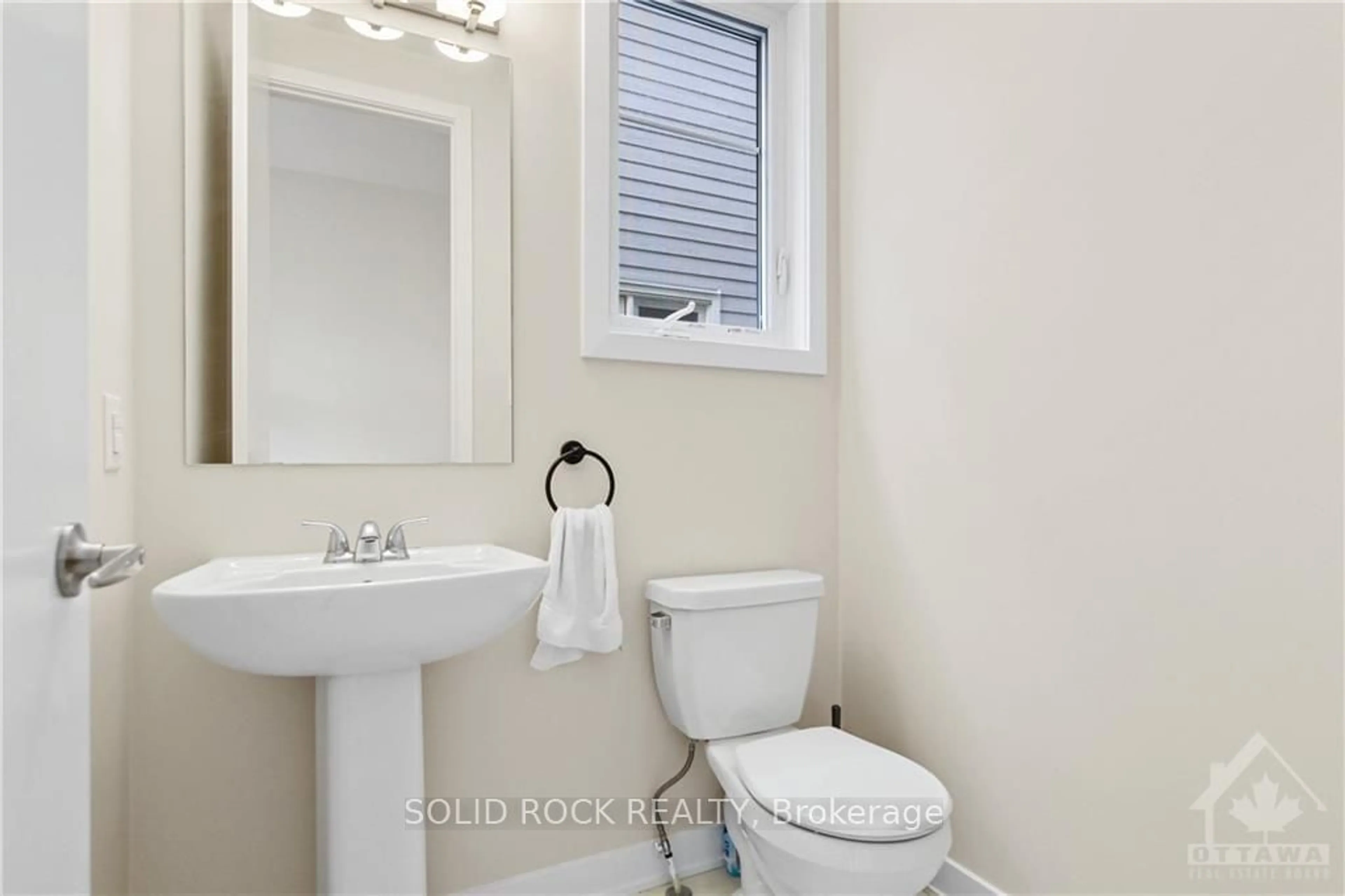 Standard bathroom, wood floors for 224 PURSUIT Terr, Stittsville - Munster - Richmond Ontario K0A 2Z0