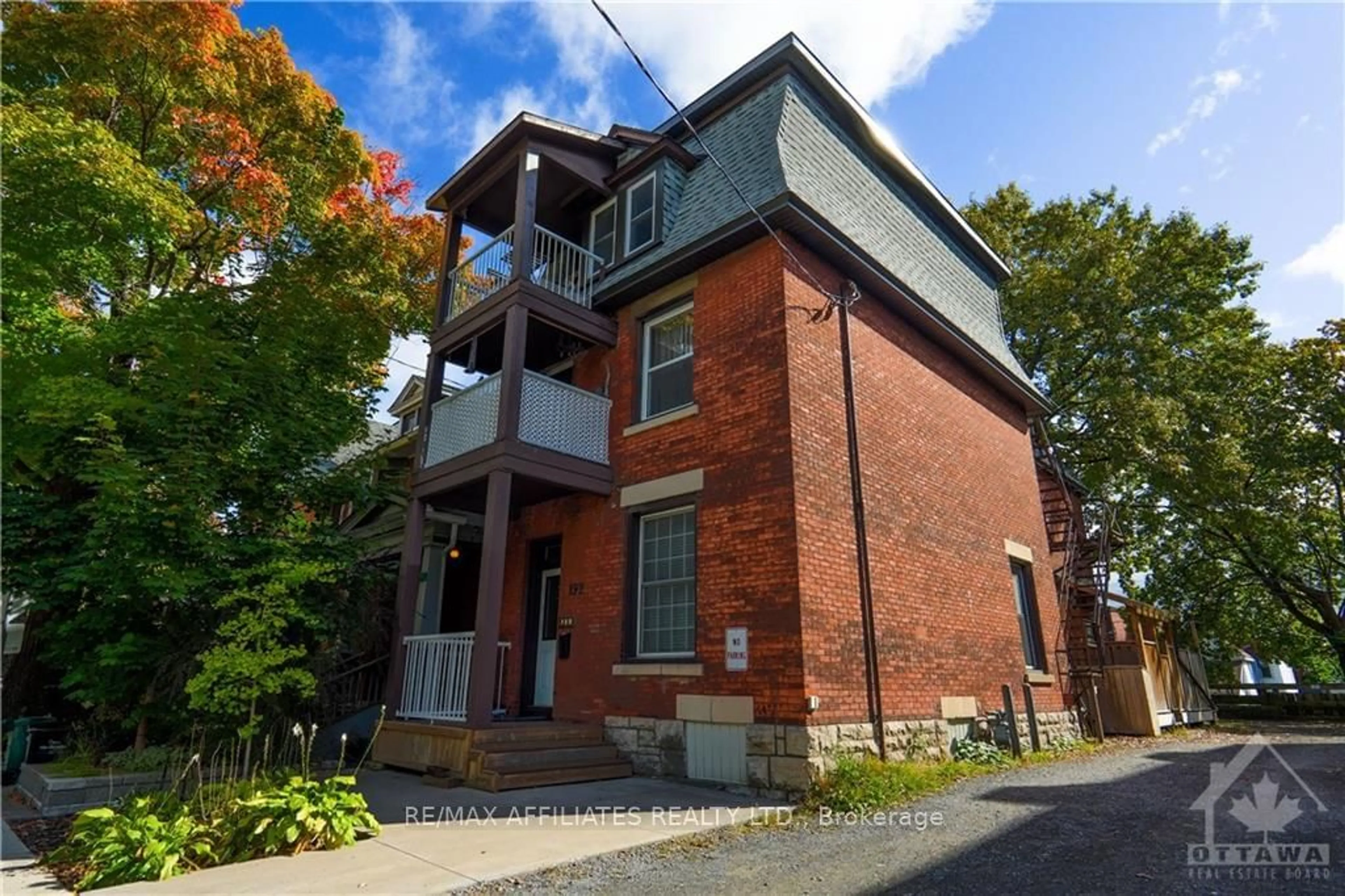 A pic from exterior of the house or condo, the front or back of building for 192 JAMES St, Ottawa Centre Ontario K1R 5M7