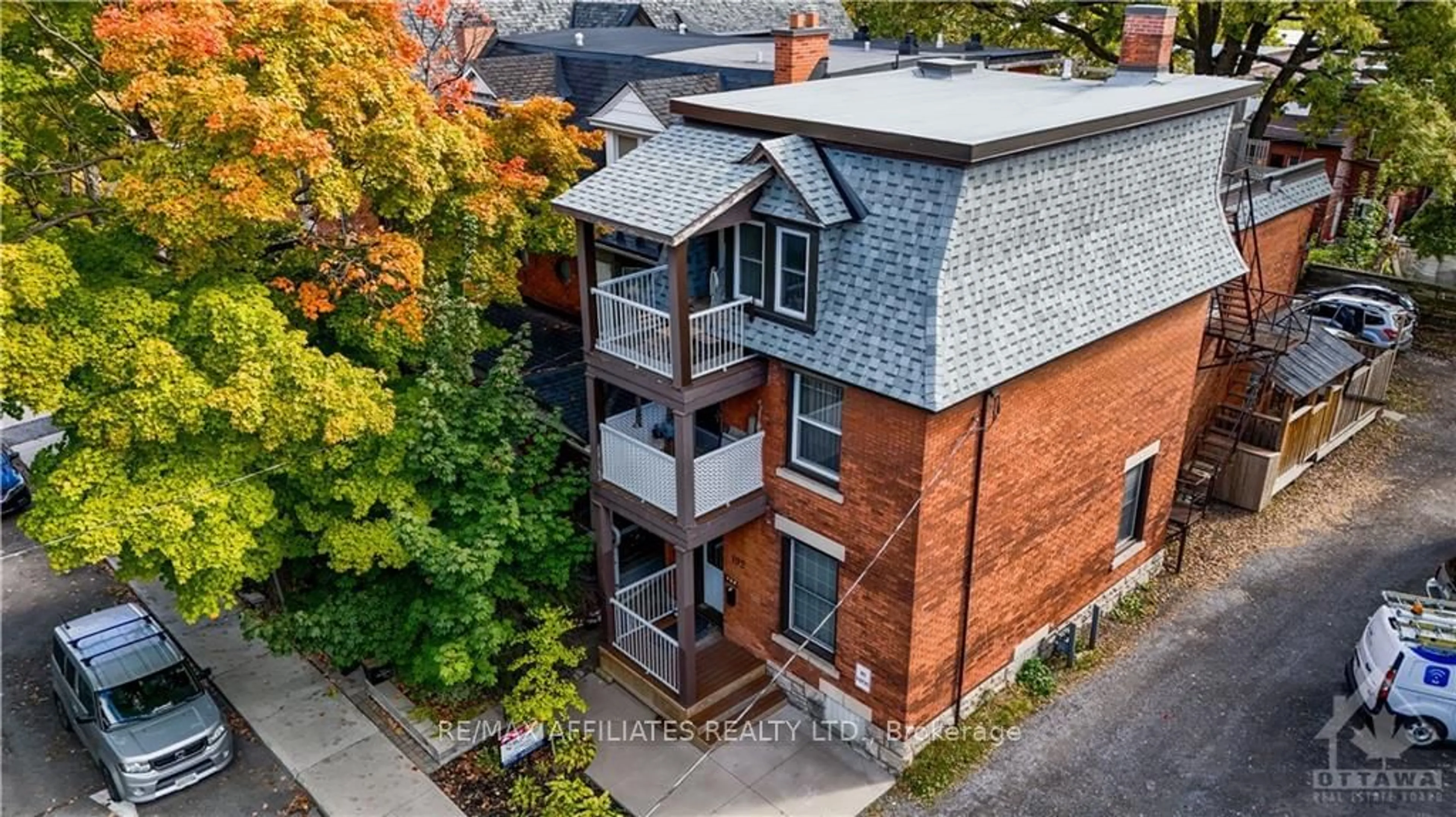 A pic from exterior of the house or condo, the front or back of building for 192 JAMES St, Ottawa Centre Ontario K1R 5M7