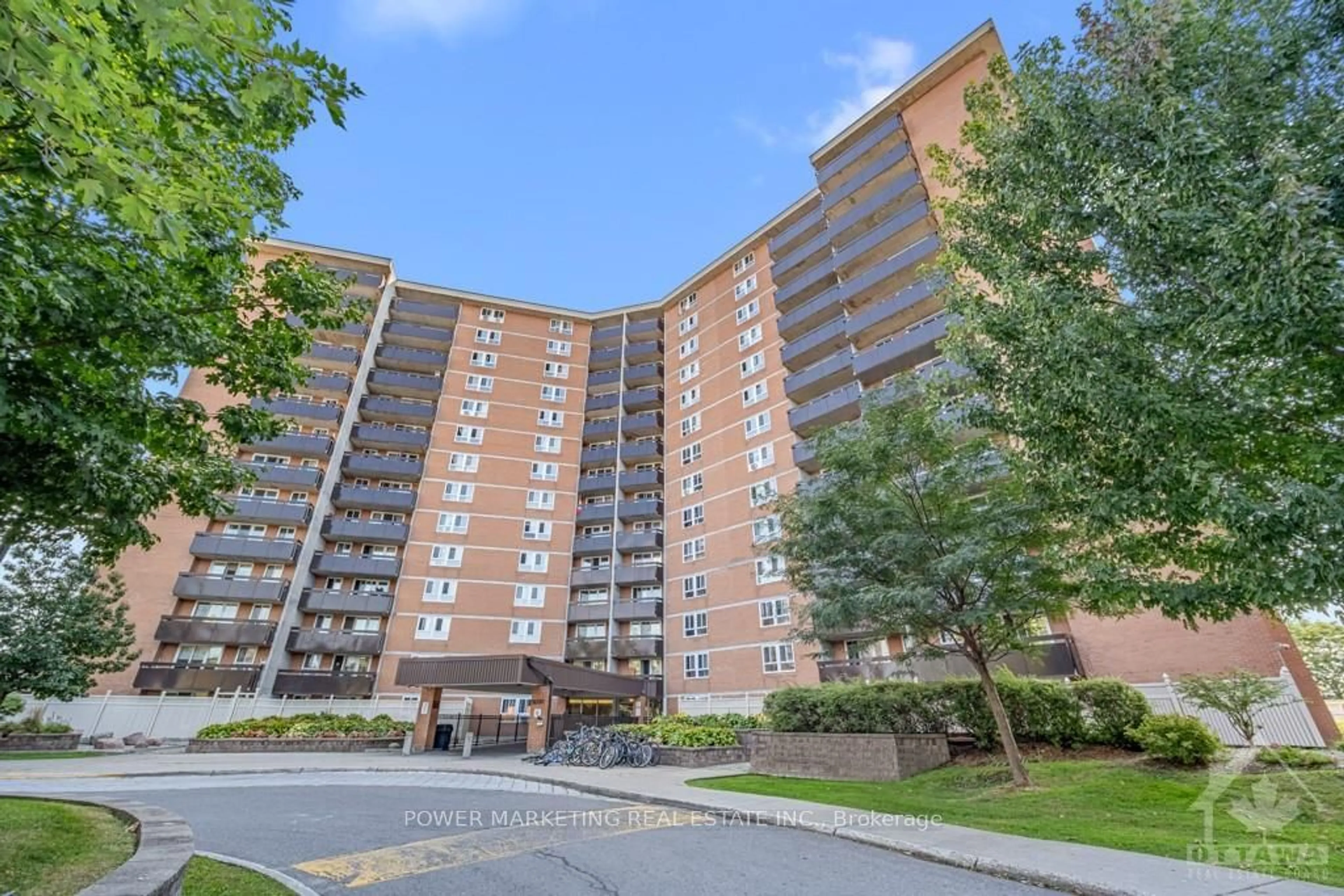 A pic from exterior of the house or condo, the front or back of building for 2000 JASMINE Cres #109, Beacon Hill North - South and Area Ontario K1J 8K4