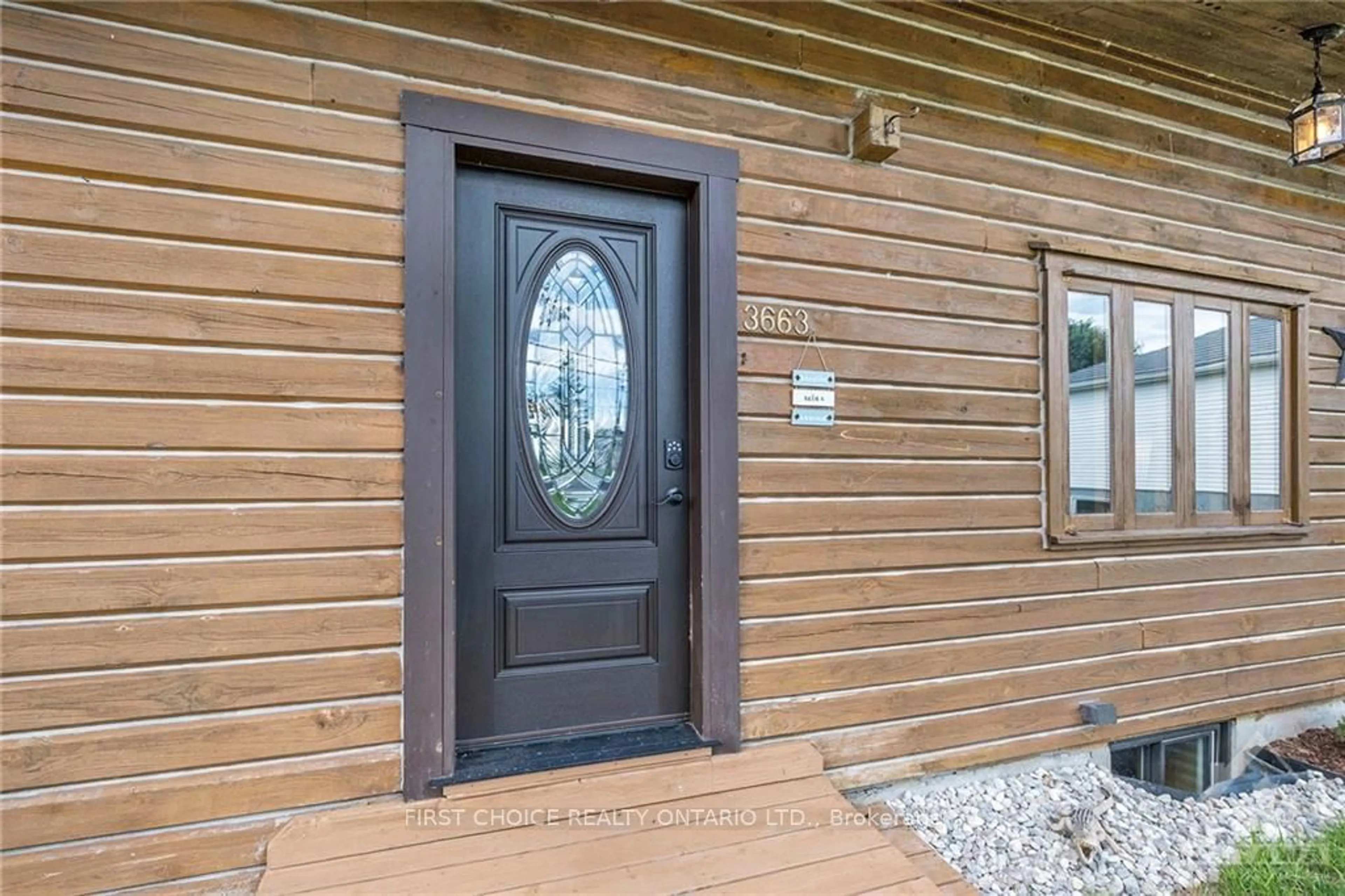 Indoor entryway, wood floors for 3663 PRINCIPALE St, Alfred and Plantagenet Ontario K0A 3K0