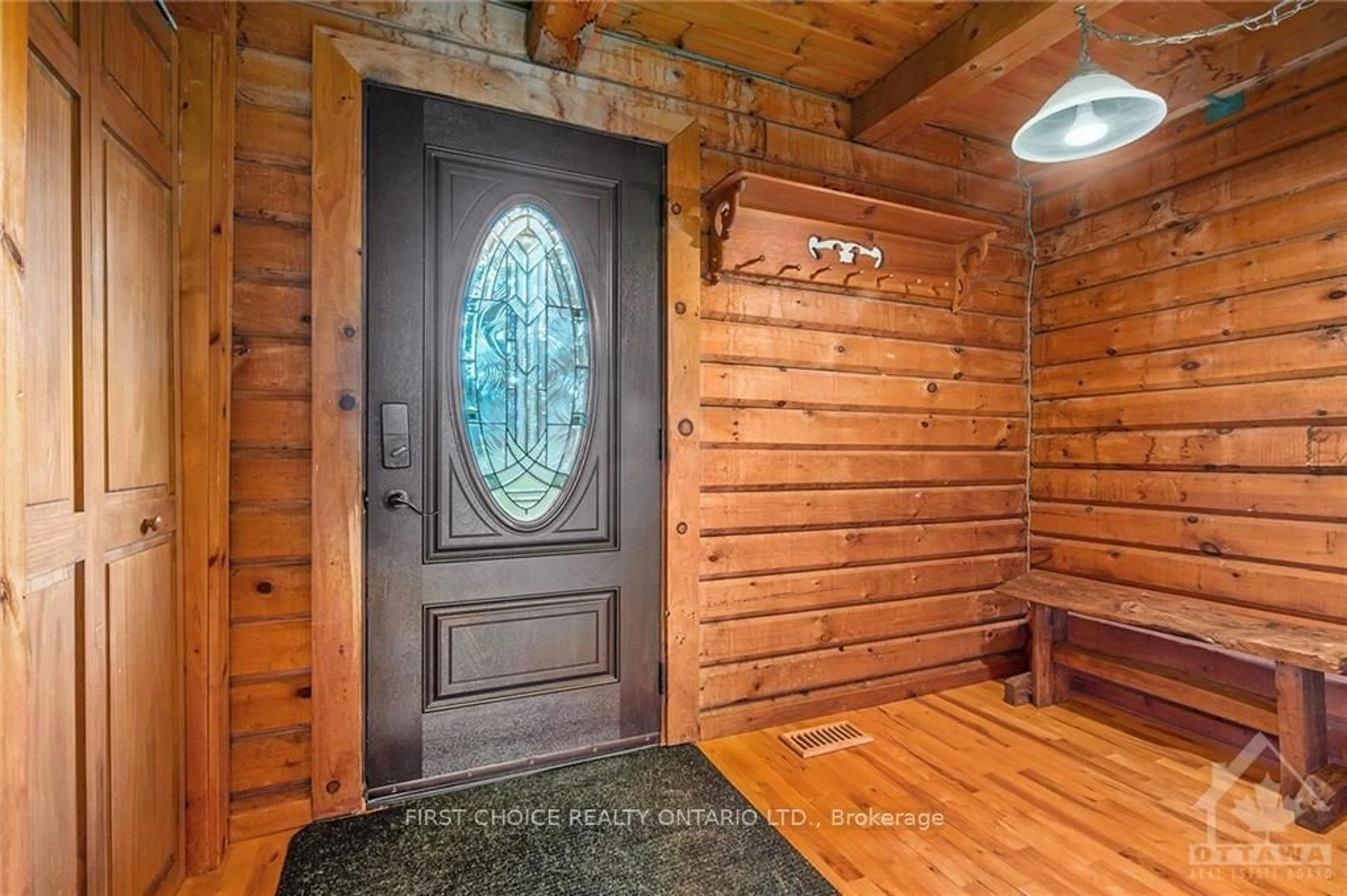 Indoor entryway, wood floors for 3663 PRINCIPALE St, Alfred and Plantagenet Ontario K0A 3K0