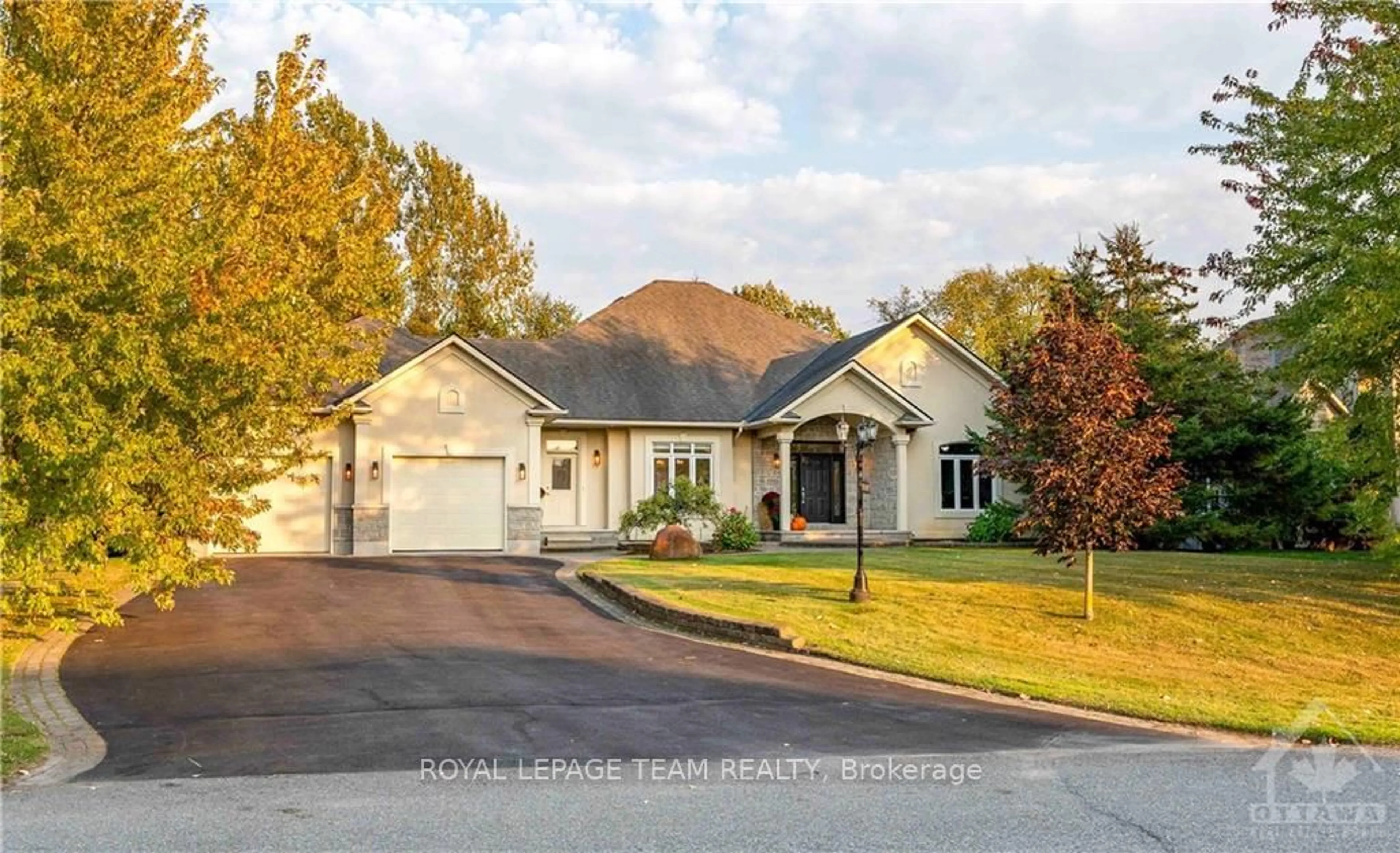 Frontside or backside of a home, cottage for 5422 WADELL Crt, Manotick - Kars - Rideau Twp and Area Ontario K4M 1L3