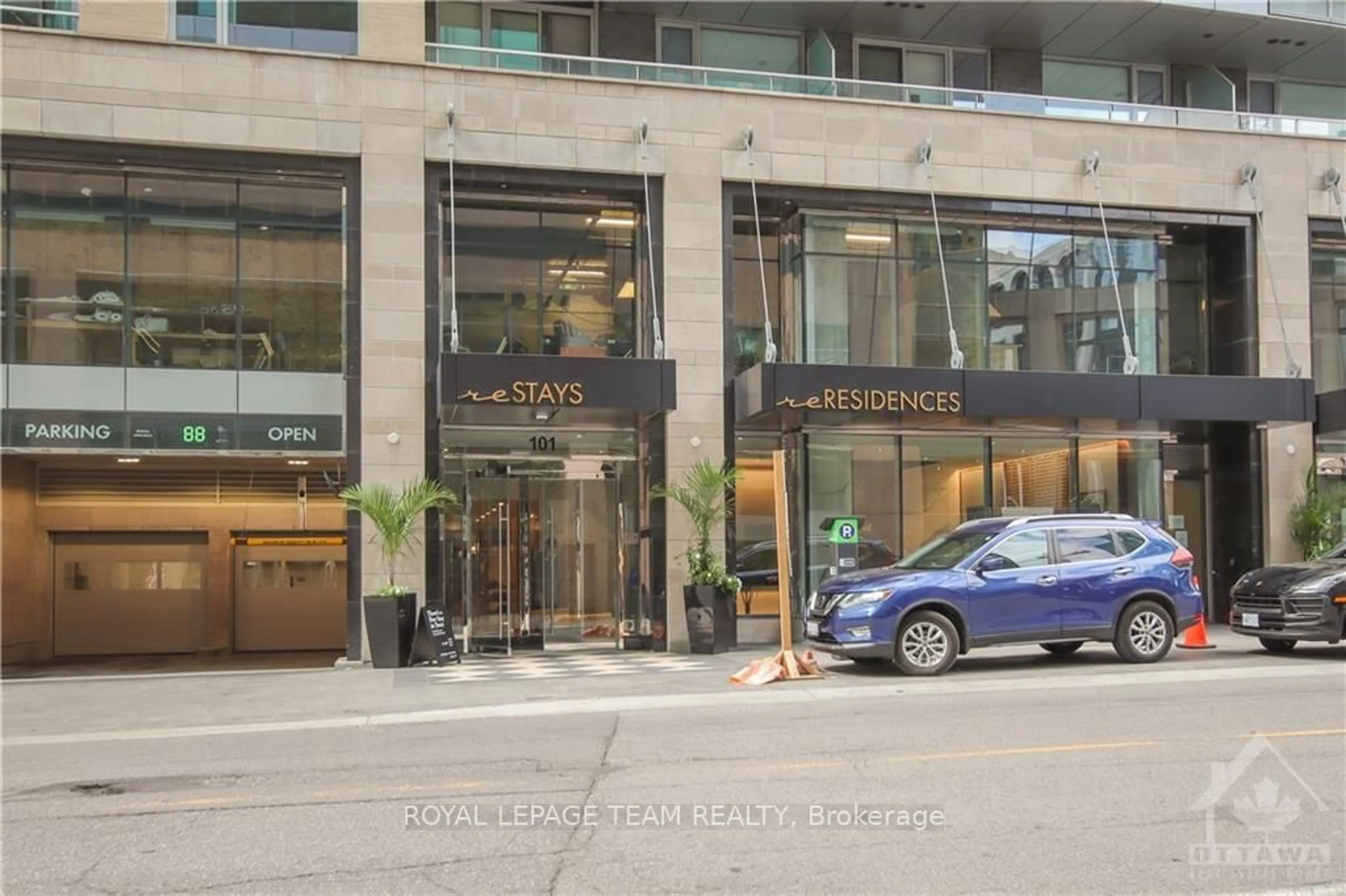 Indoor lobby, ceramic floors for 101 QUEEN St #905, Ottawa Ontario K1P 5C7