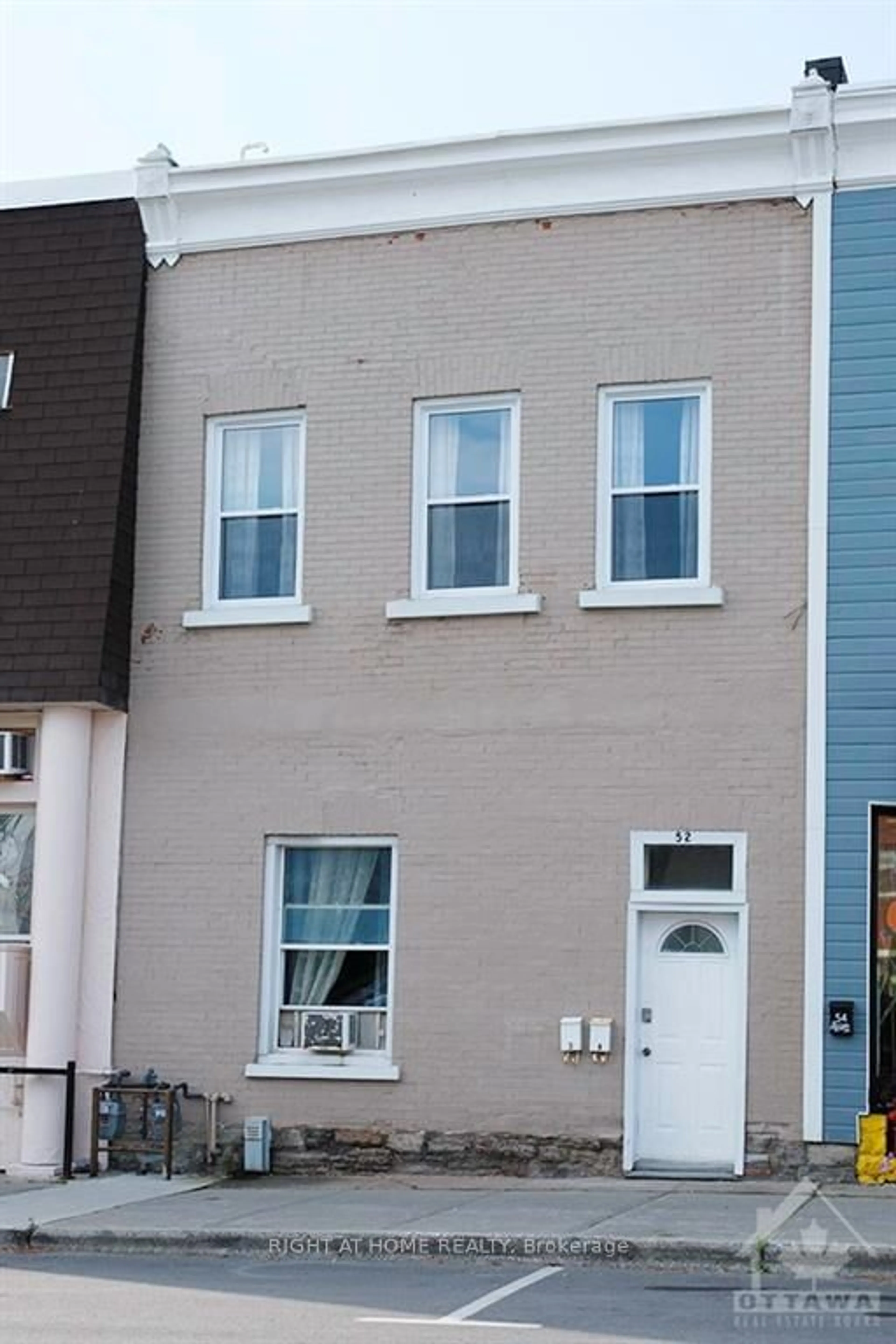 A pic from exterior of the house or condo, the front or back of building for 52 MADAWASKA St, Arnprior Ontario K7S 1R9