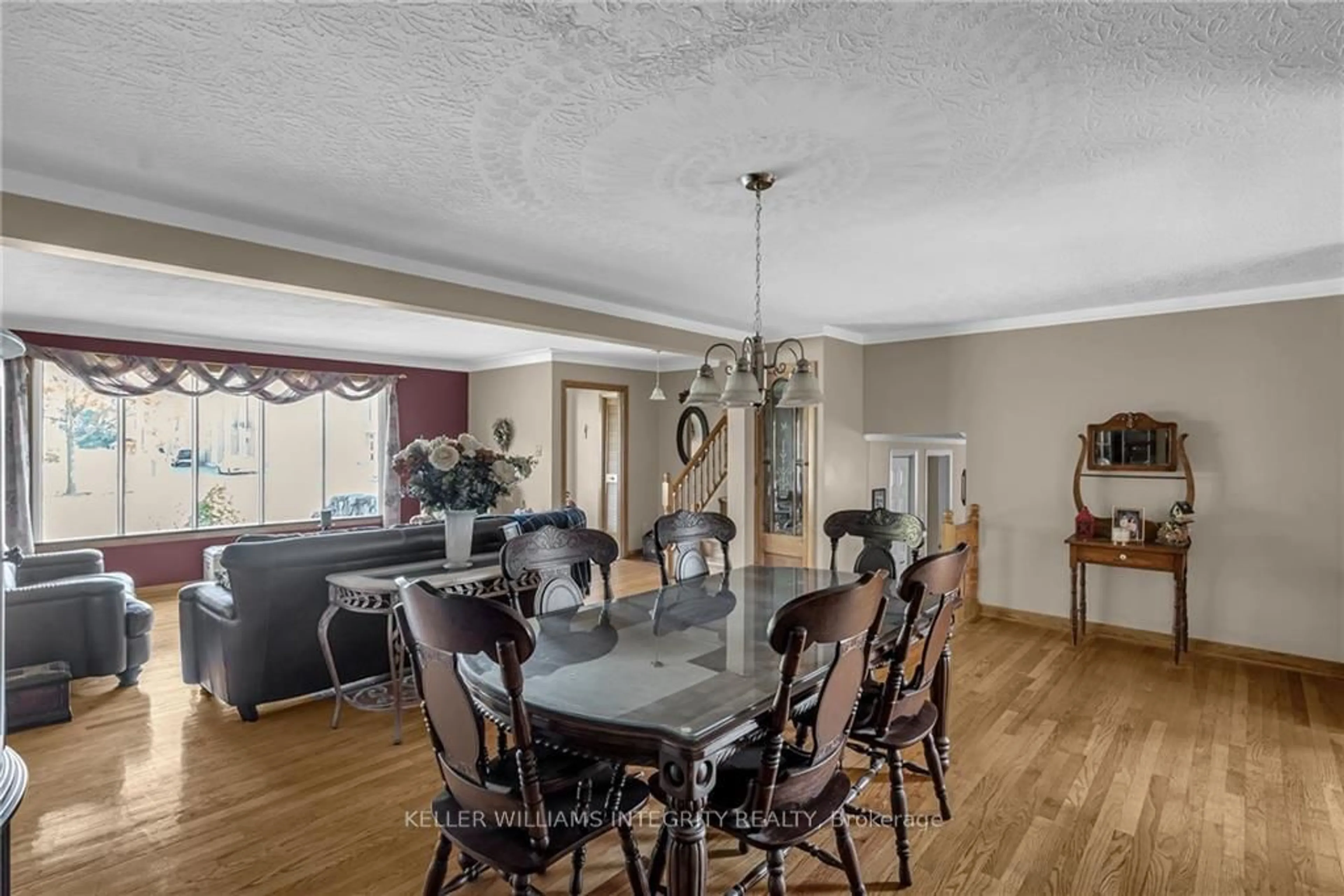 Dining room, wood floors, cottage for 611 MCCONNELL St, Cornwall Ontario K6H 4L9