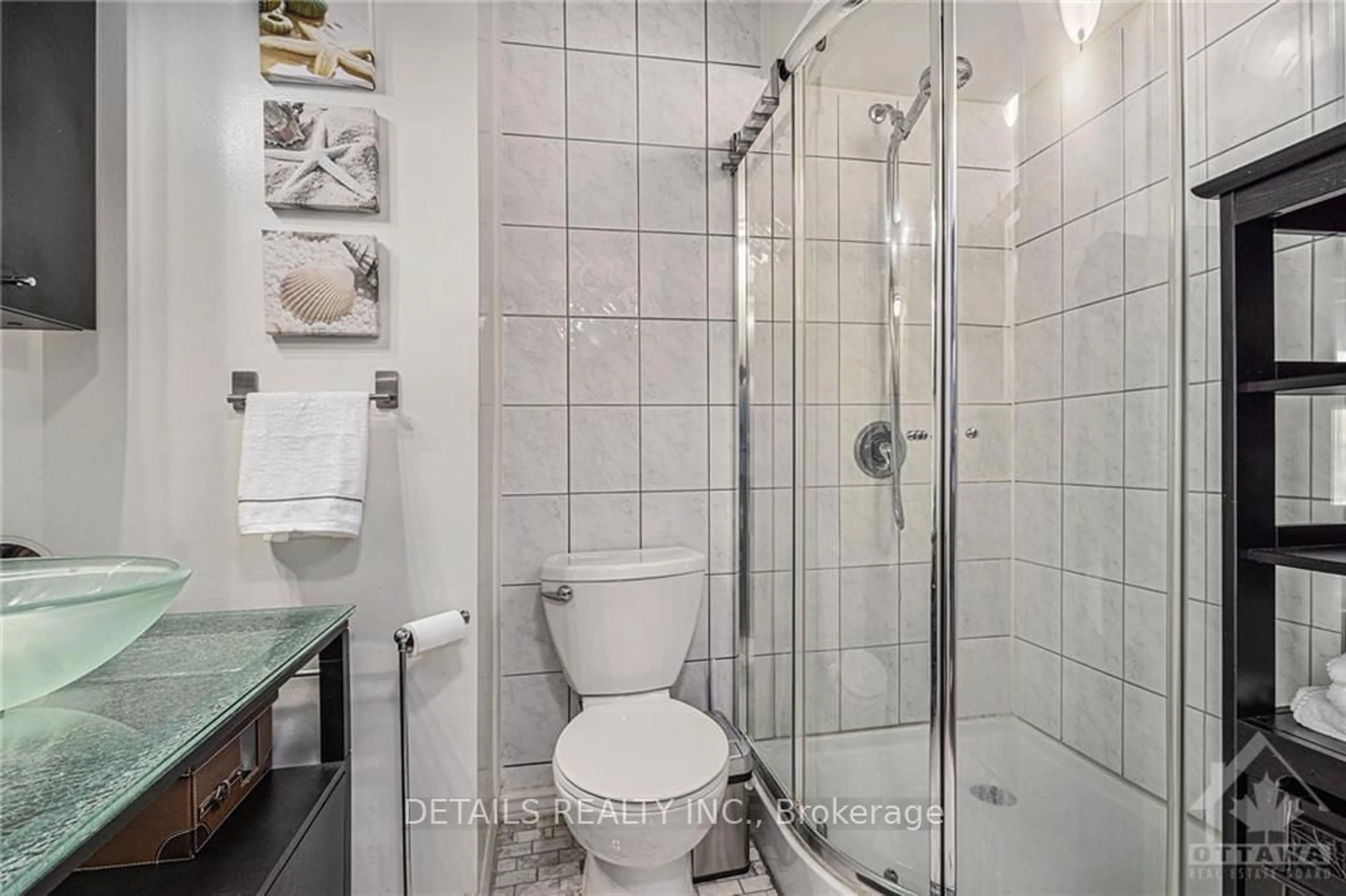 Bathroom, ceramic floors for 260 BRITTANY Dr #412, Manor Park - Cardinal Glen and Area Ontario K1K 4M1