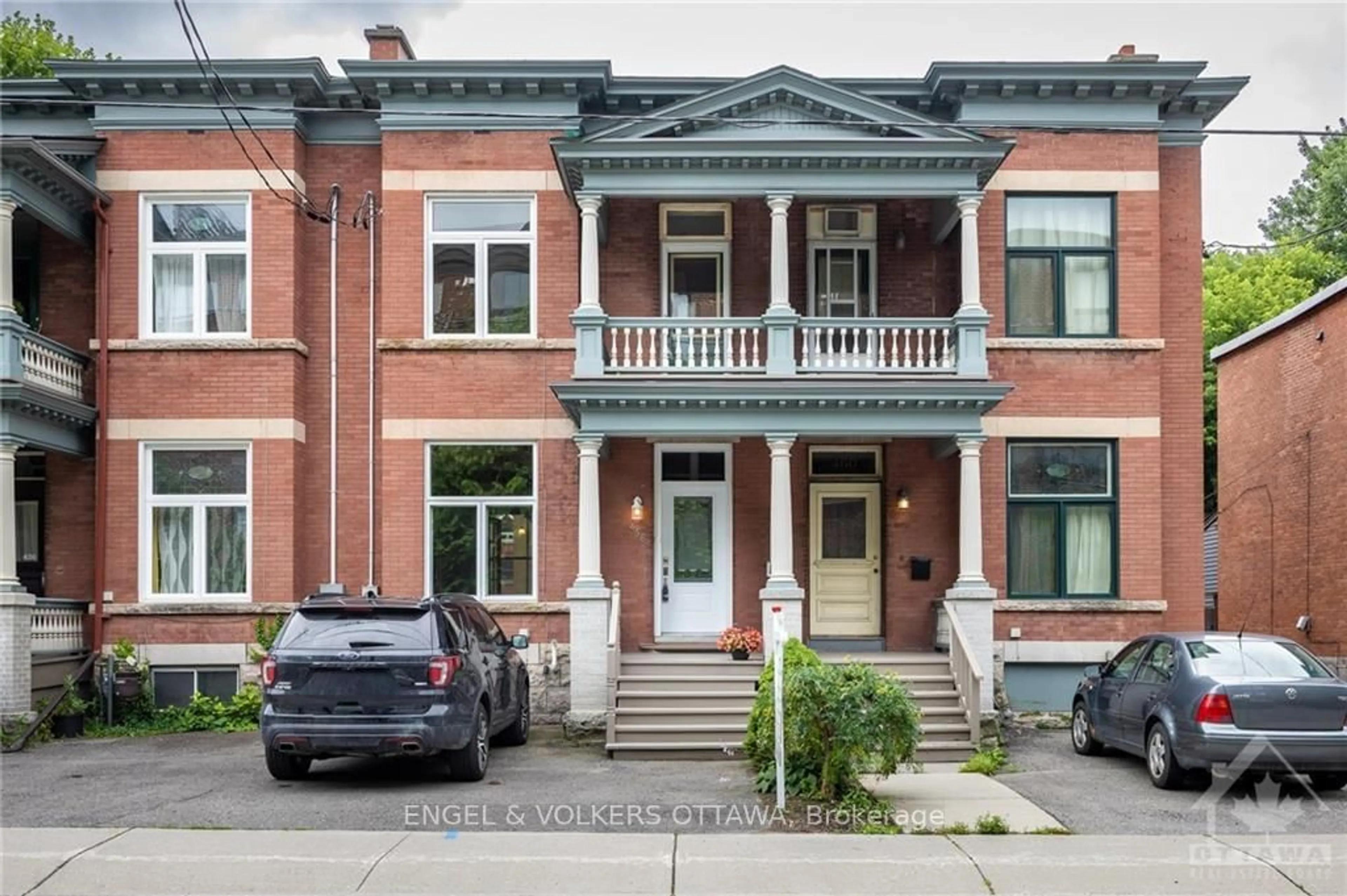 A pic from exterior of the house or condo, the street view for 458 MCLEOD St, Ottawa Centre Ontario K1R 5P6