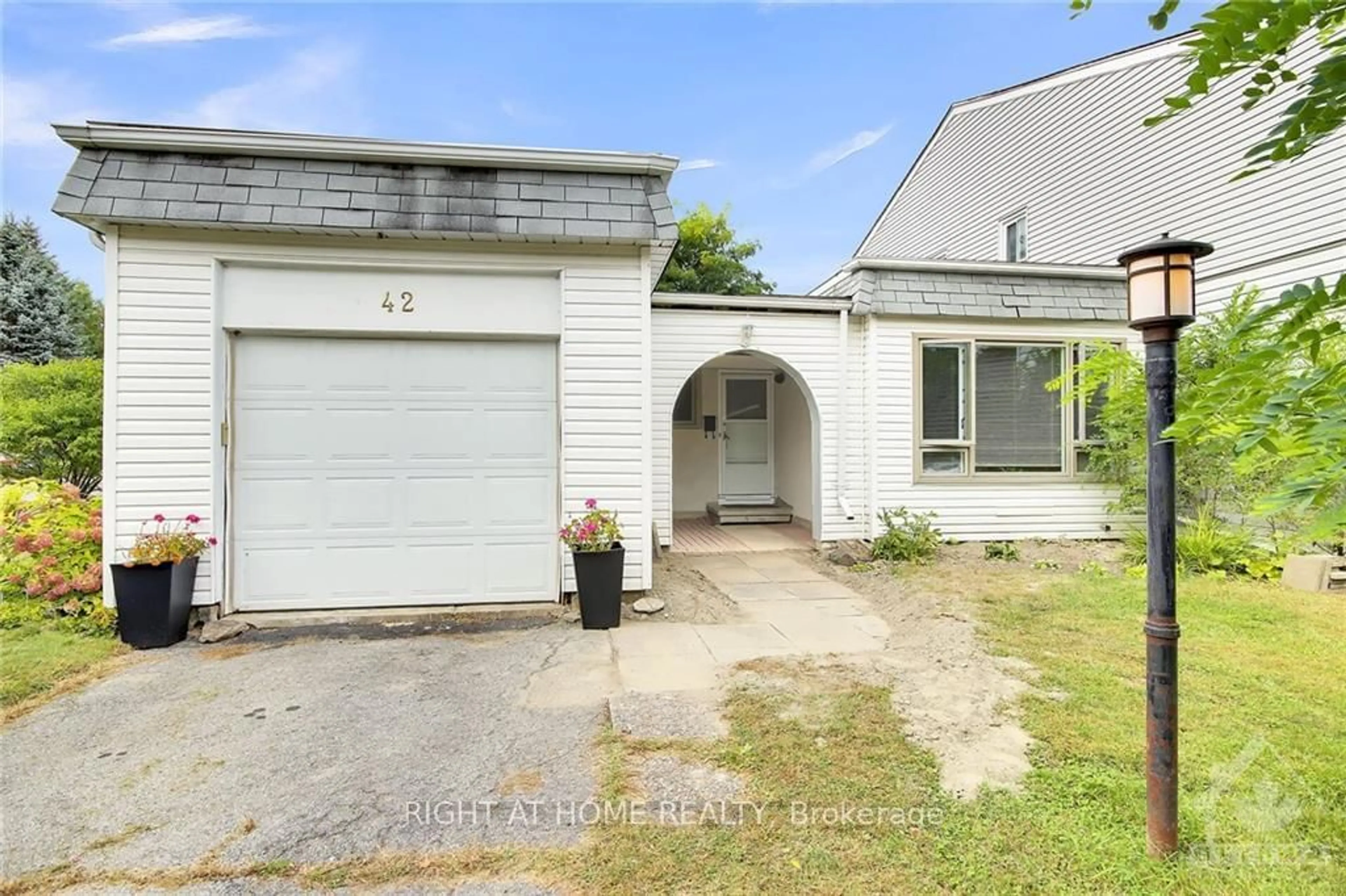 Frontside or backside of a home, the street view for 42 GRADY Cres, South of Baseline to Knoxdale Ontario K2H 5S1