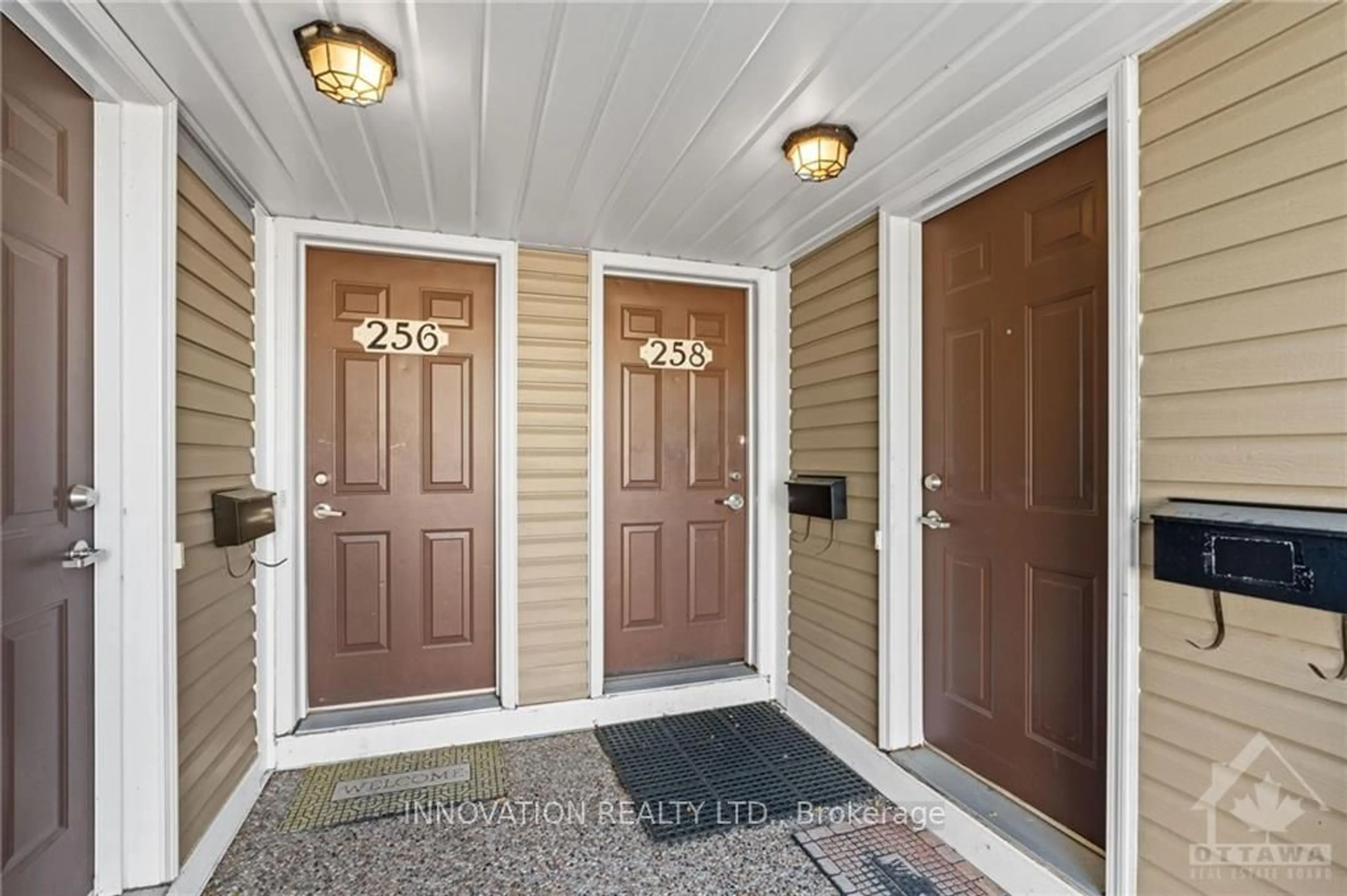 Indoor entryway, wood floors for 258 CHAPMAN MILLS Dr, Barrhaven Ontario K2J 0B9