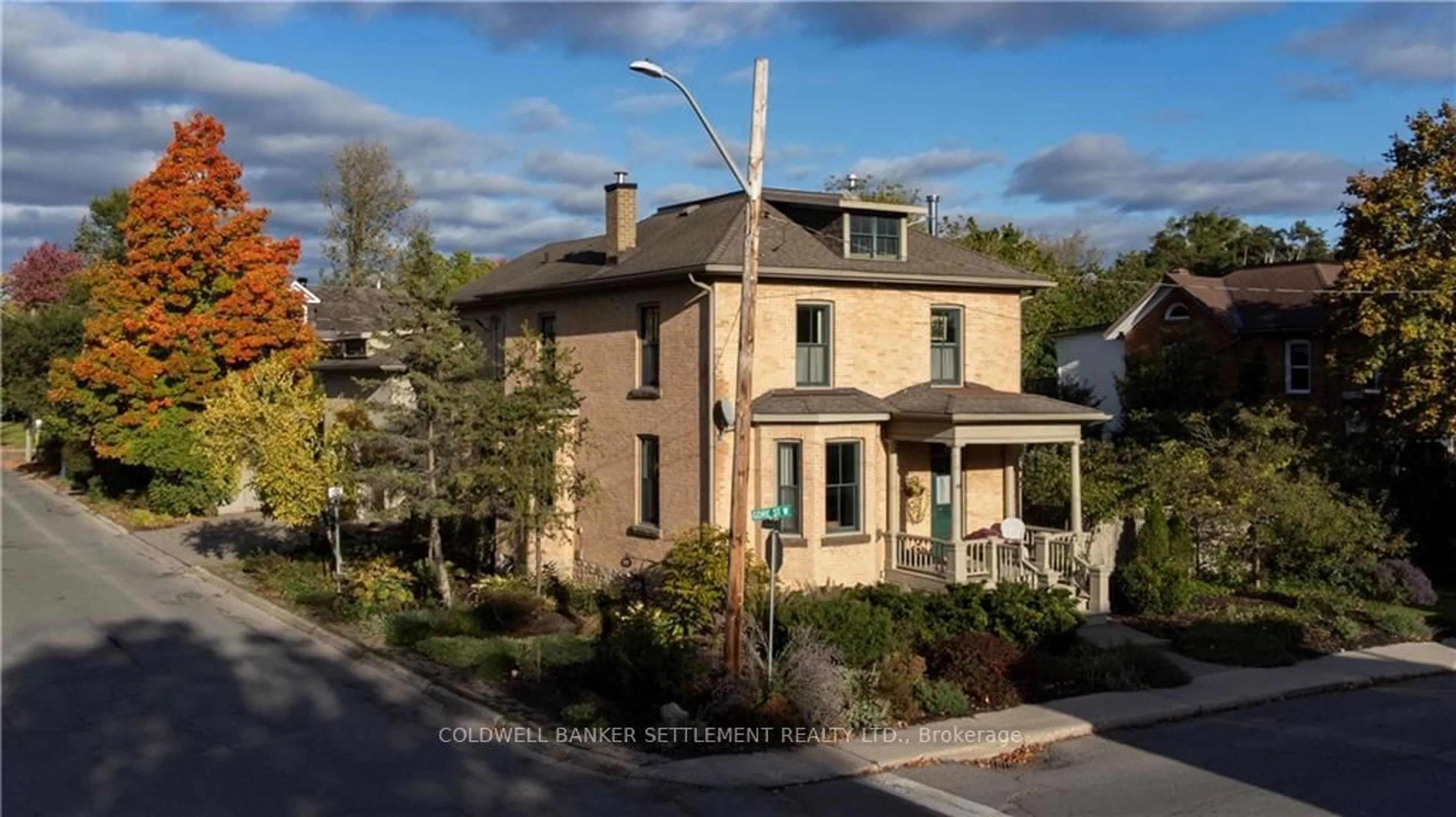 A pic from exterior of the house or condo, the street view for 45 GORE St, Perth Ontario K7H 2L9